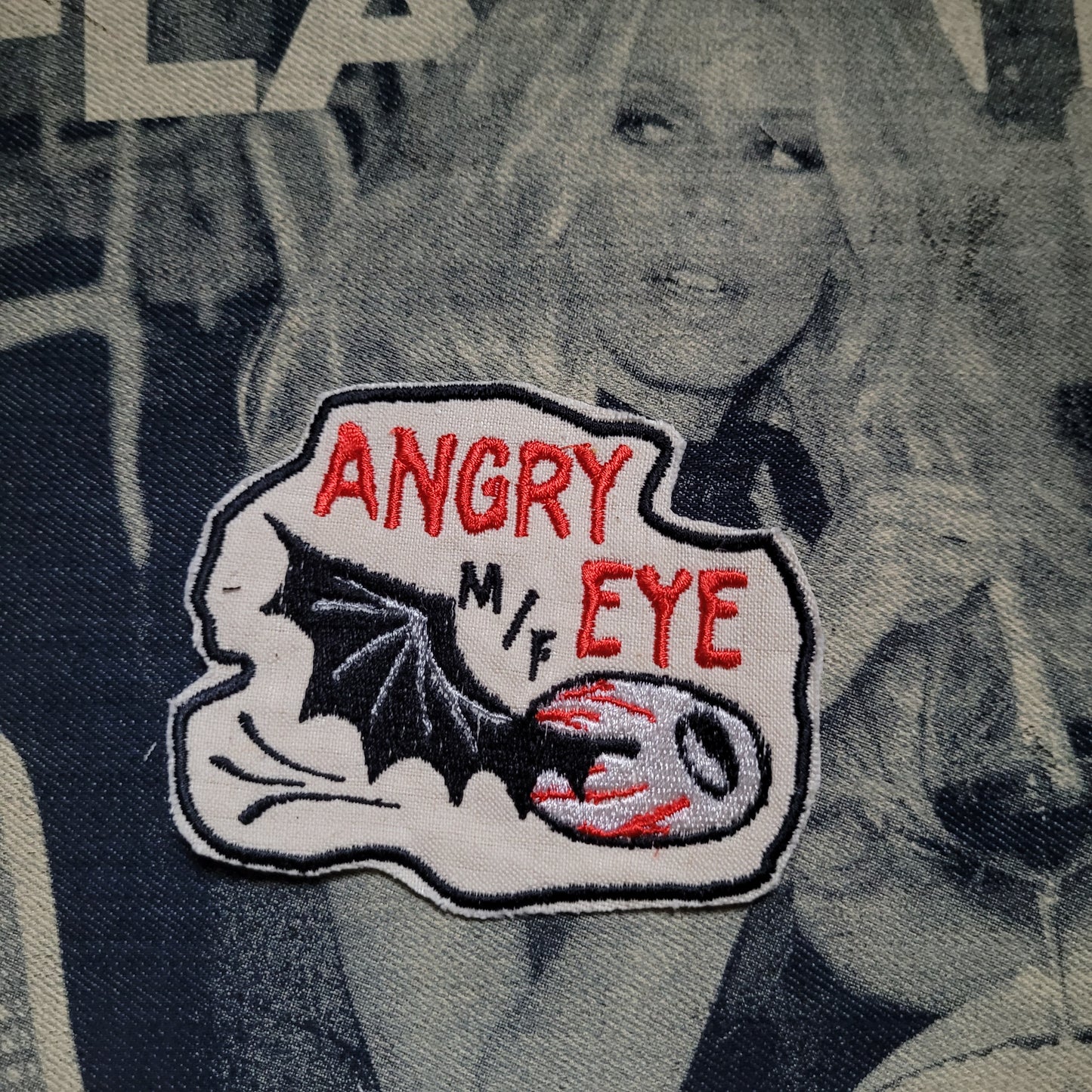Patch Brodé"Angry eye MF (MOTORCYCLE FAMILY)" EN VIEUX TISSU COTON - PUNK & COTON
