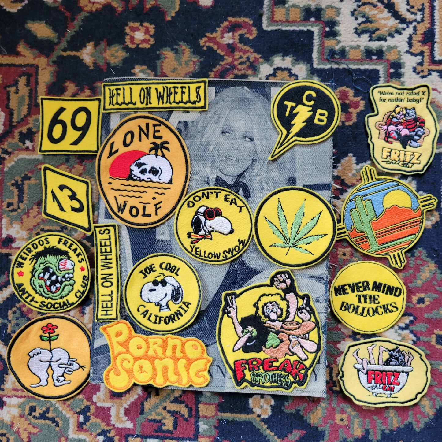 Patch Brodé Hell On Wheels (Version GOTHIQUE Noir & Jaune) - PUNK & COTON