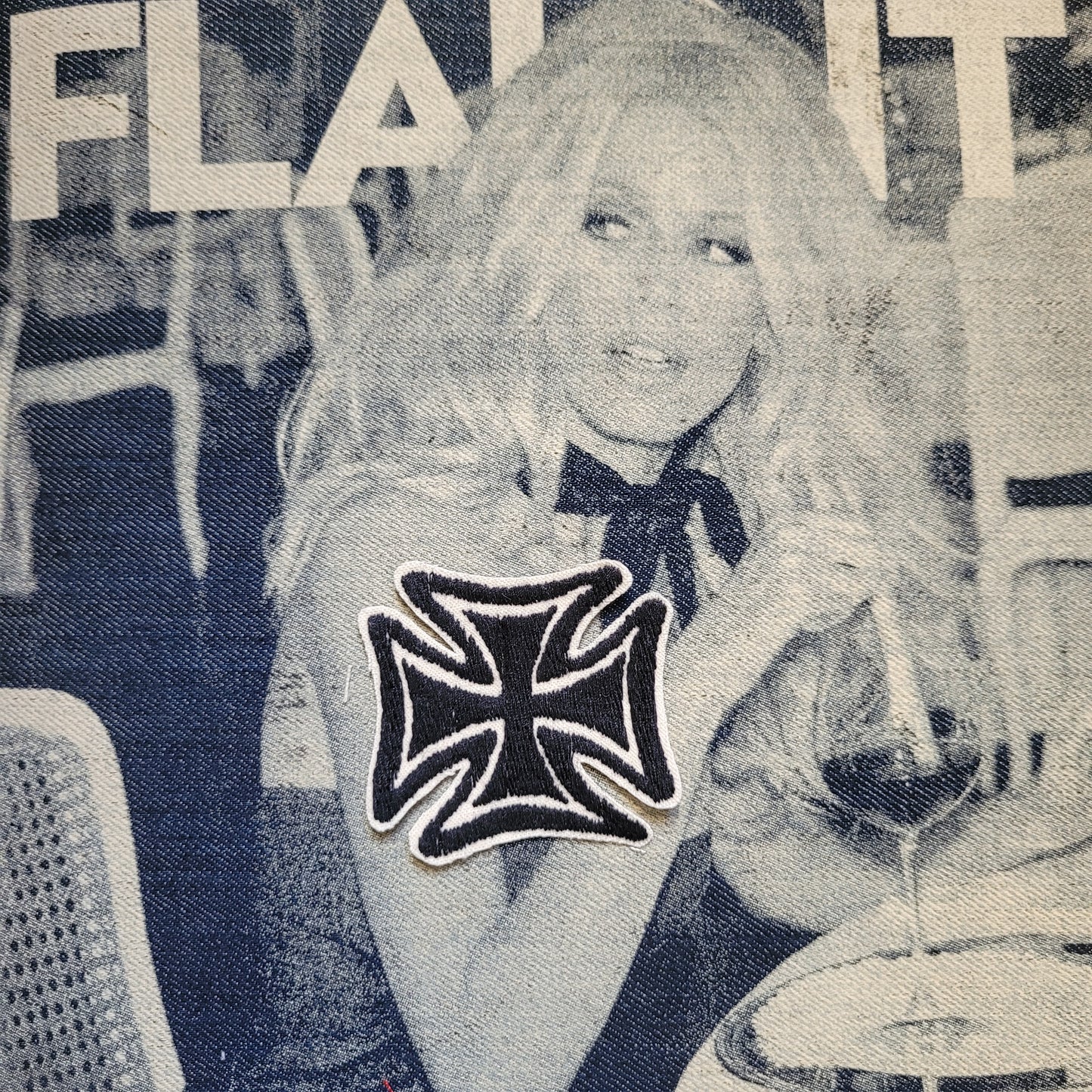 Patch Brodé "Iron cross" no maltese cross, perfect on your cut SUR VIEUX TISSU COTON - PUNK & COTON