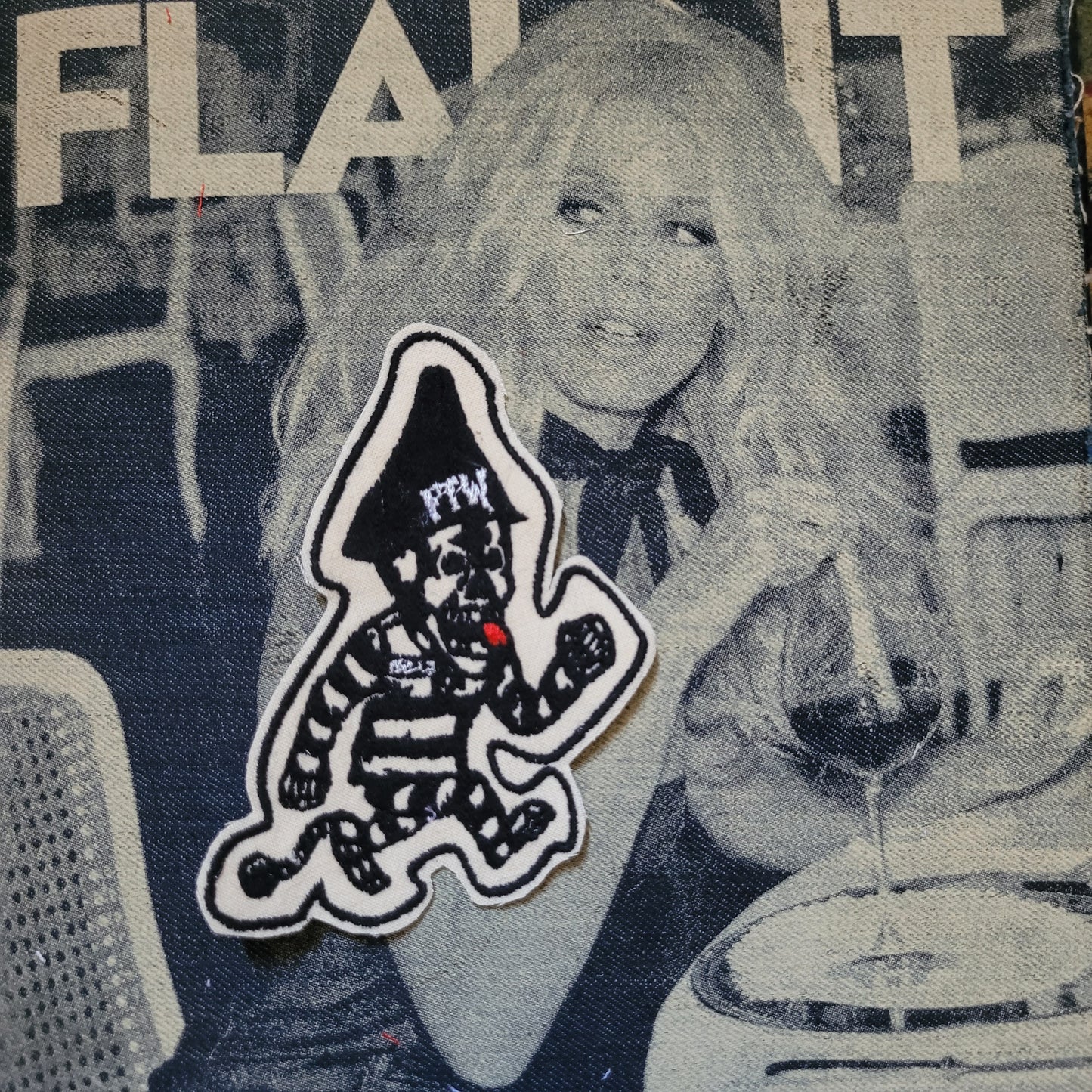 Patch Brodé "Prisonnier weirdo FTW" EN VIEUX TISSU COTON - PUNK & COTON