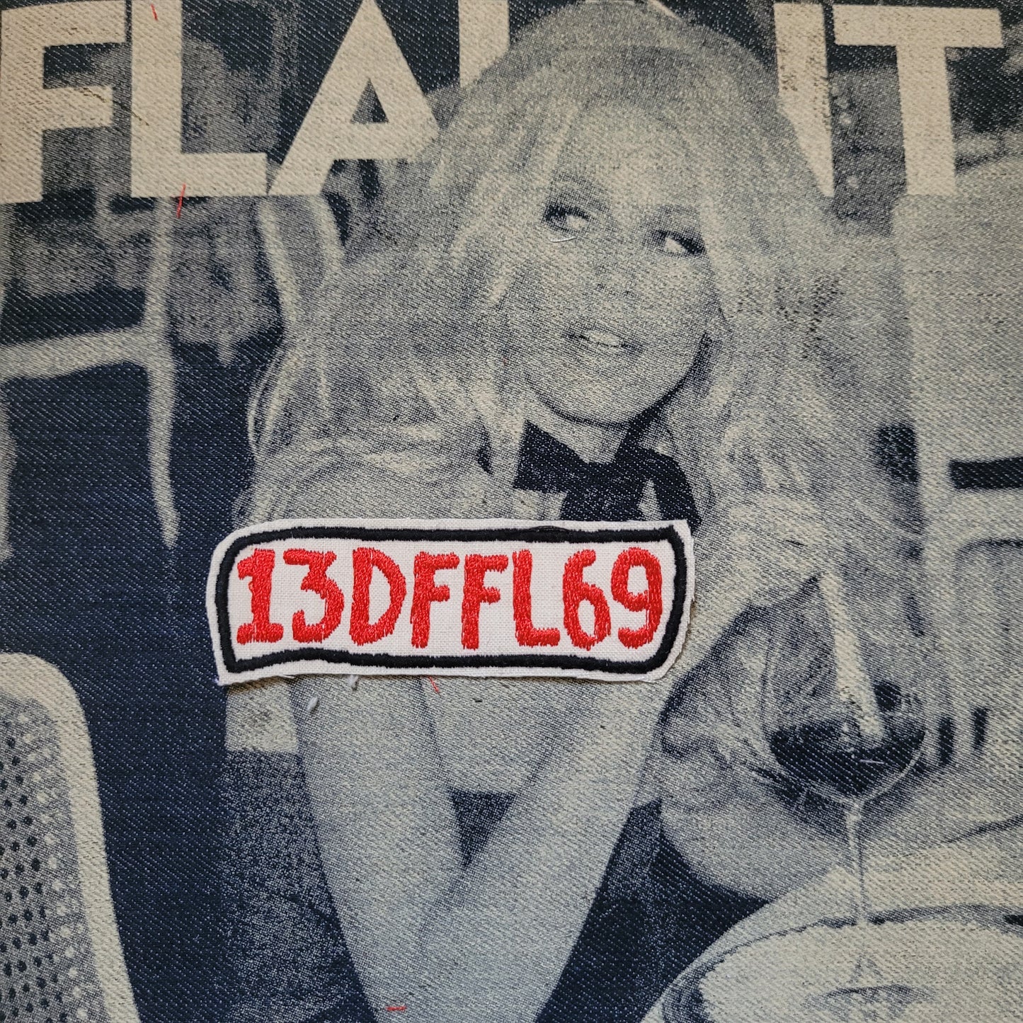 Patch Brodé "13DFFL69" Version Écru/Rouge/Noir EN VIEUX TISSU COTON - PUNK & COTON