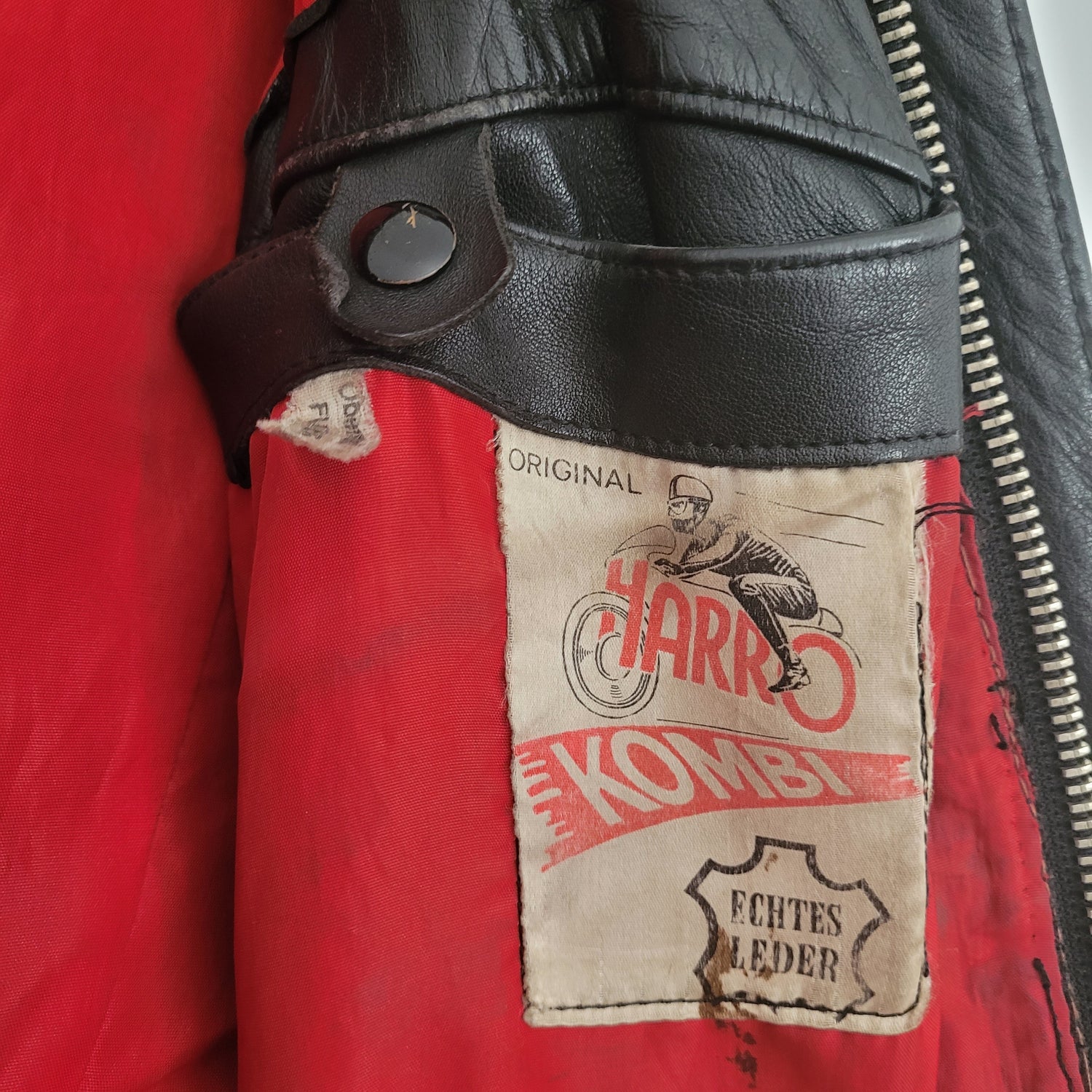 Vêtements anciens à petit prix FRIPE