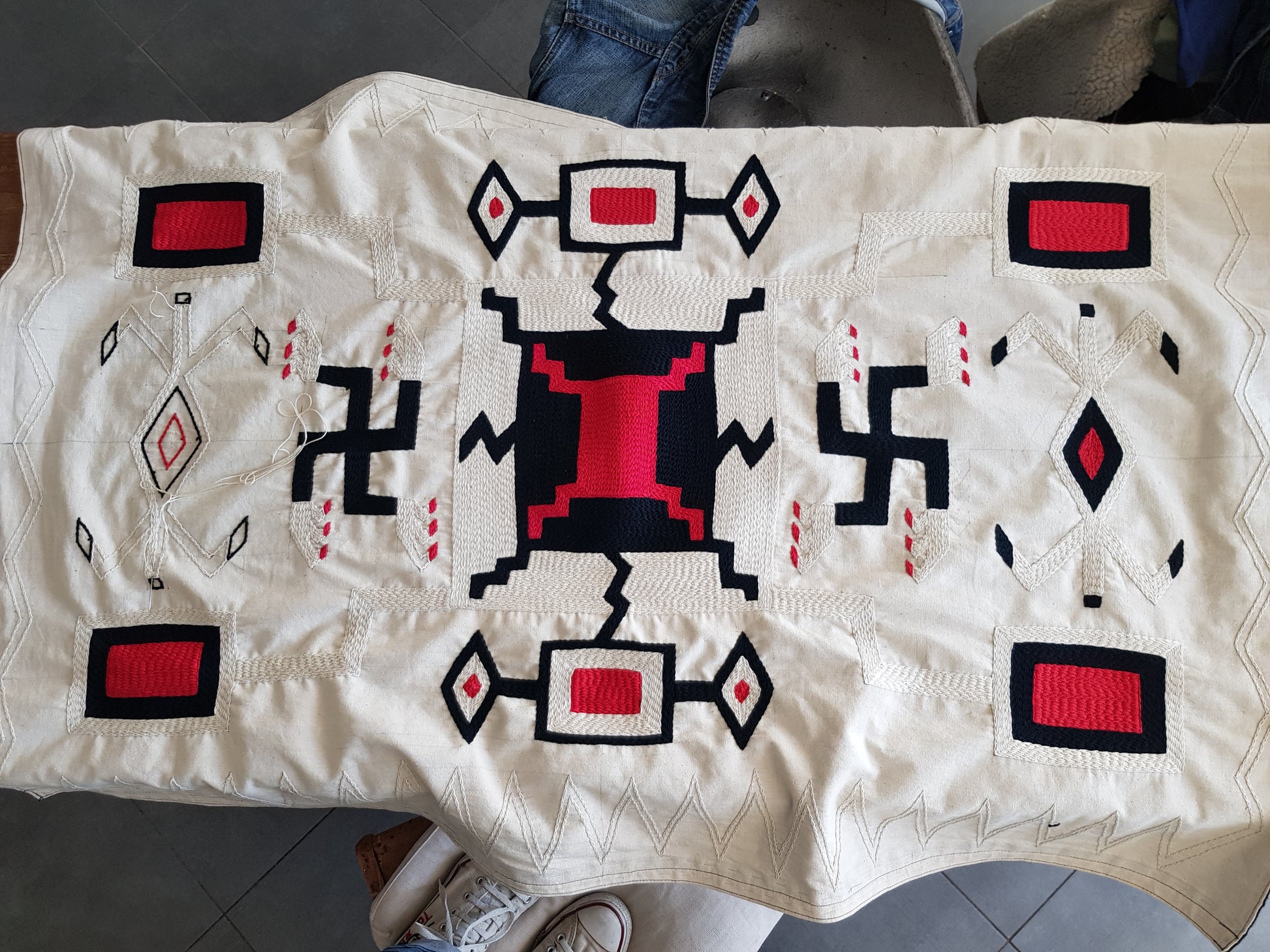 Navajo design blanket hand embroidererd by Sophie ( Solin) - PUNK & COTON