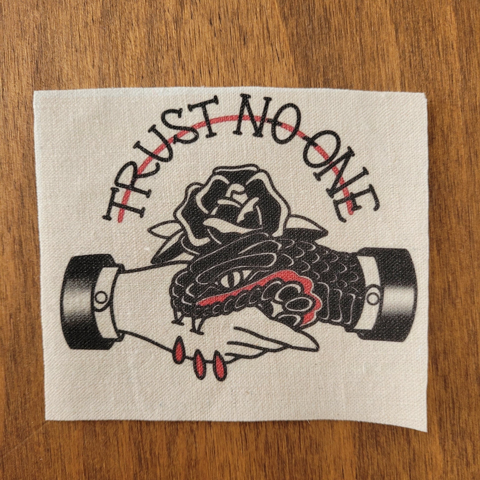 Trust no one - L'Insoumis Clothing