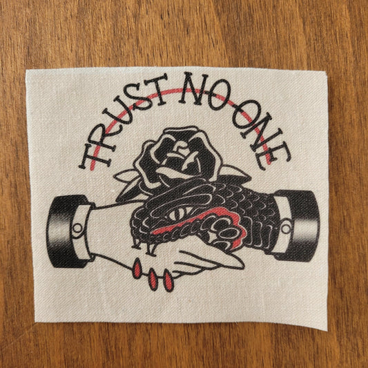 Trust no one - L'Insoumis Clothing