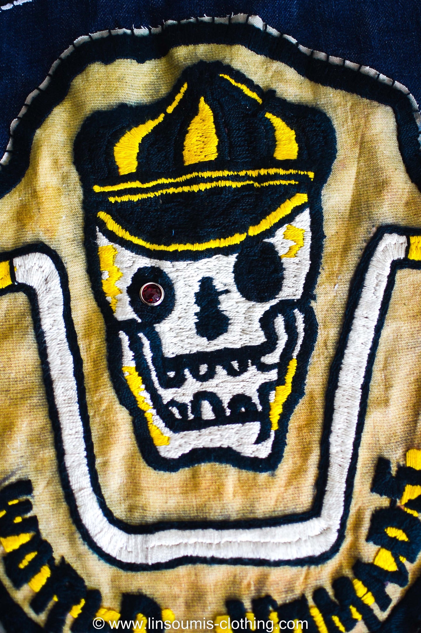 2nd version  "Behind bars" chainstitched by hand Levi's Jacket/ Veste levis vintage brodée main et patchée - PUNK & COTON