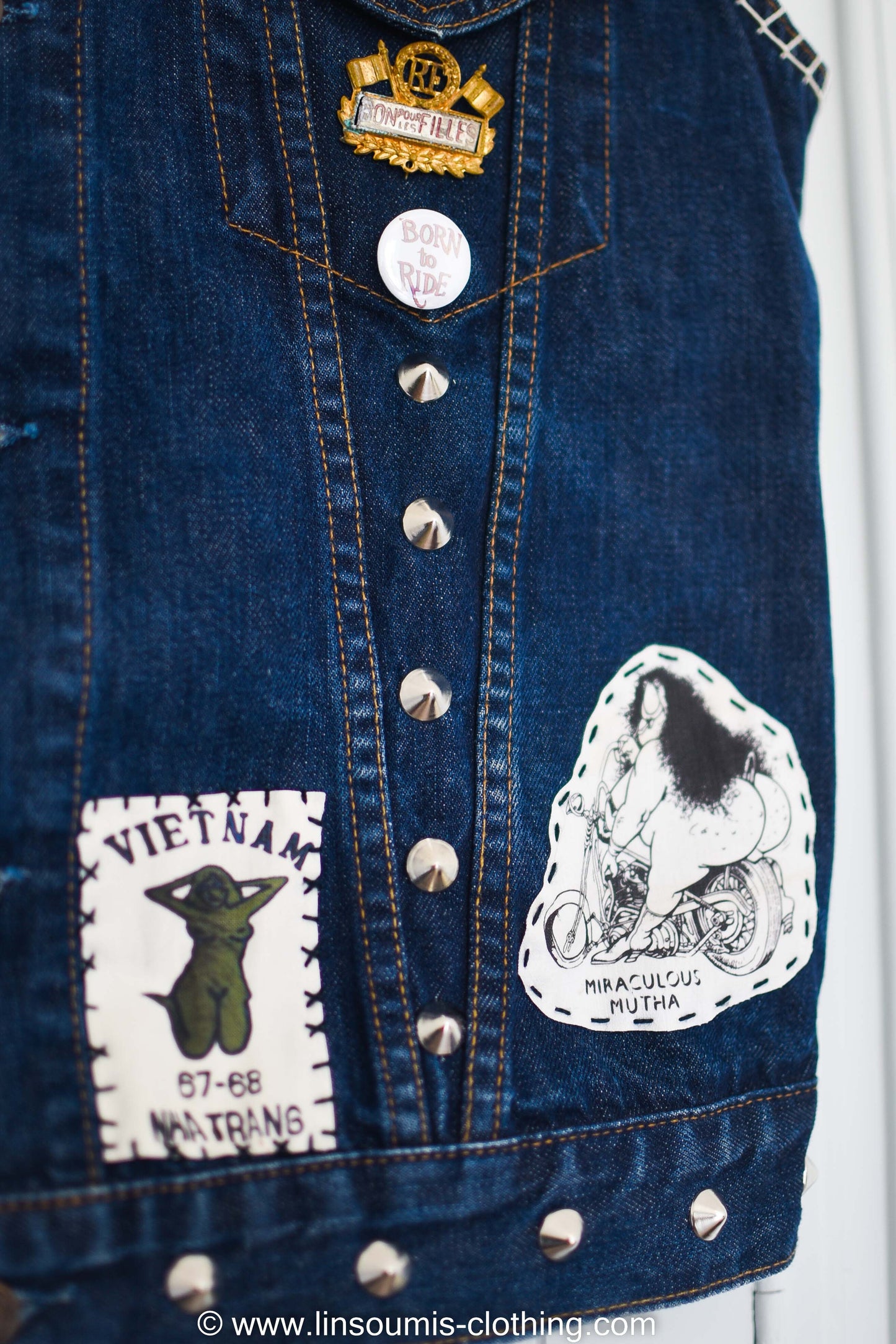 2nd version  "Behind bars" chainstitched by hand Levi's Jacket/ Veste levis vintage brodée main et patchée - PUNK & COTON