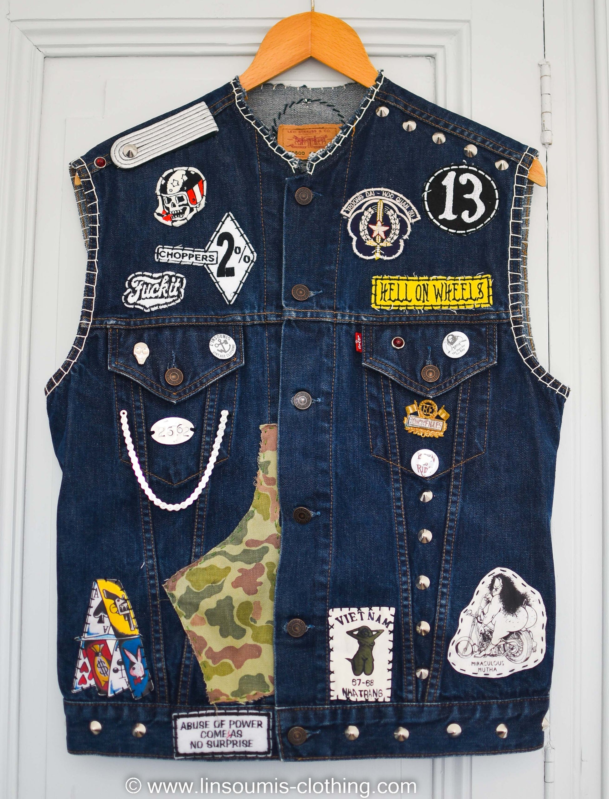 2nd version  "Behind bars" chainstitched by hand Levi's Jacket/ Veste levis vintage brodée main et patchée - PUNK & COTON