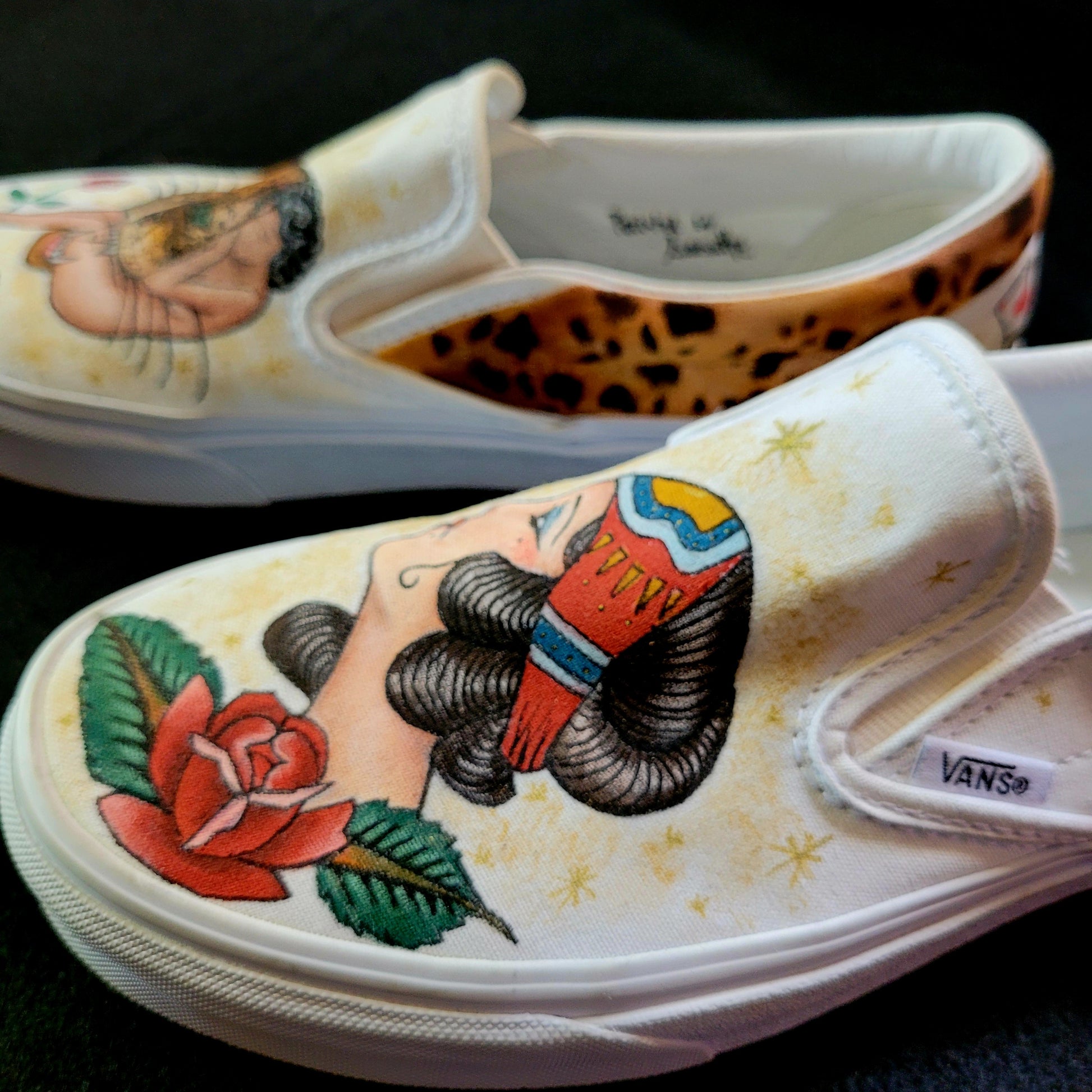 VANS "TATTOO OLD SCHOOL" Slip On peintes à la main by Punk & Coton - PUNK & COTON