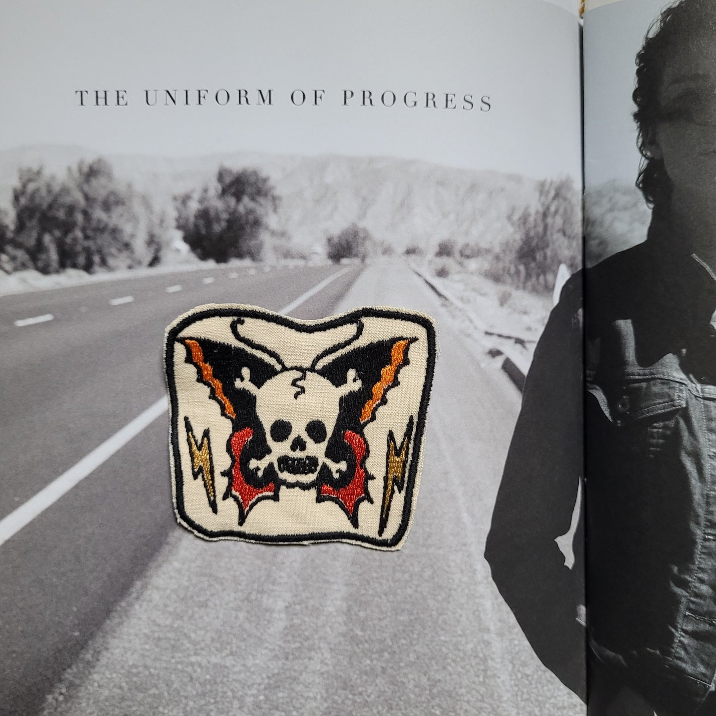 Patch brodé " Butterfly" SUR VIEUX TISSU COTON - PUNK & COTON