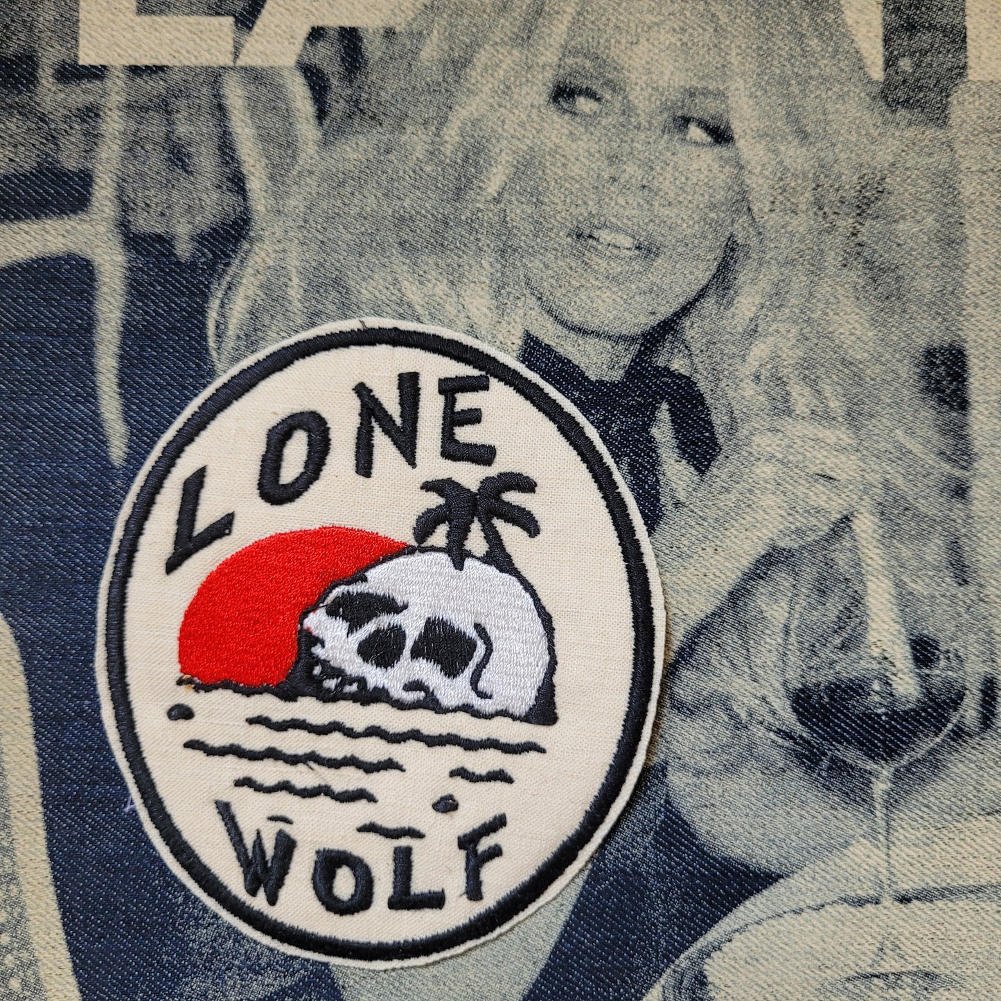 Patch Brodé "Lone Wolf Island" EN VIEUX TISSU COTON - PUNK & COTON