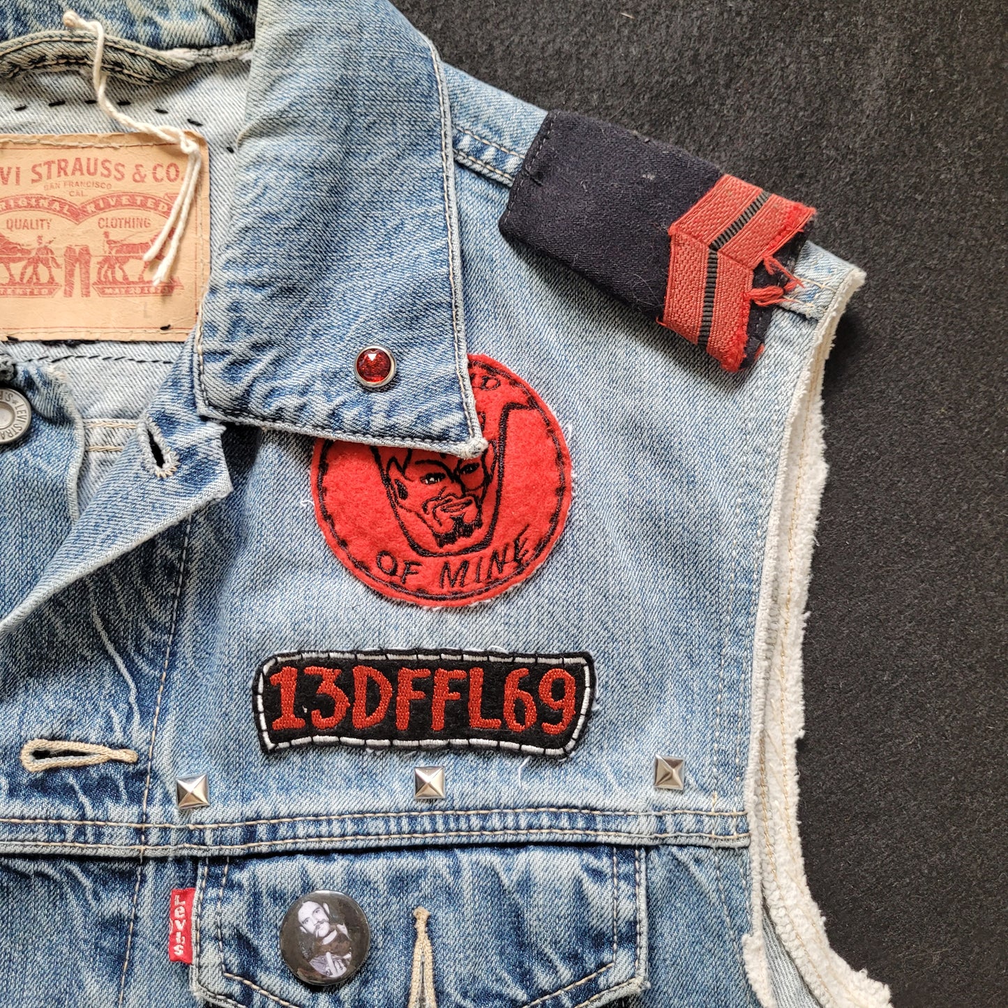 Handpainted Levi's Jacket "Rat Fink Choppers" / Veste sans manches Levi's peinte à la main - PUNK & COTON
