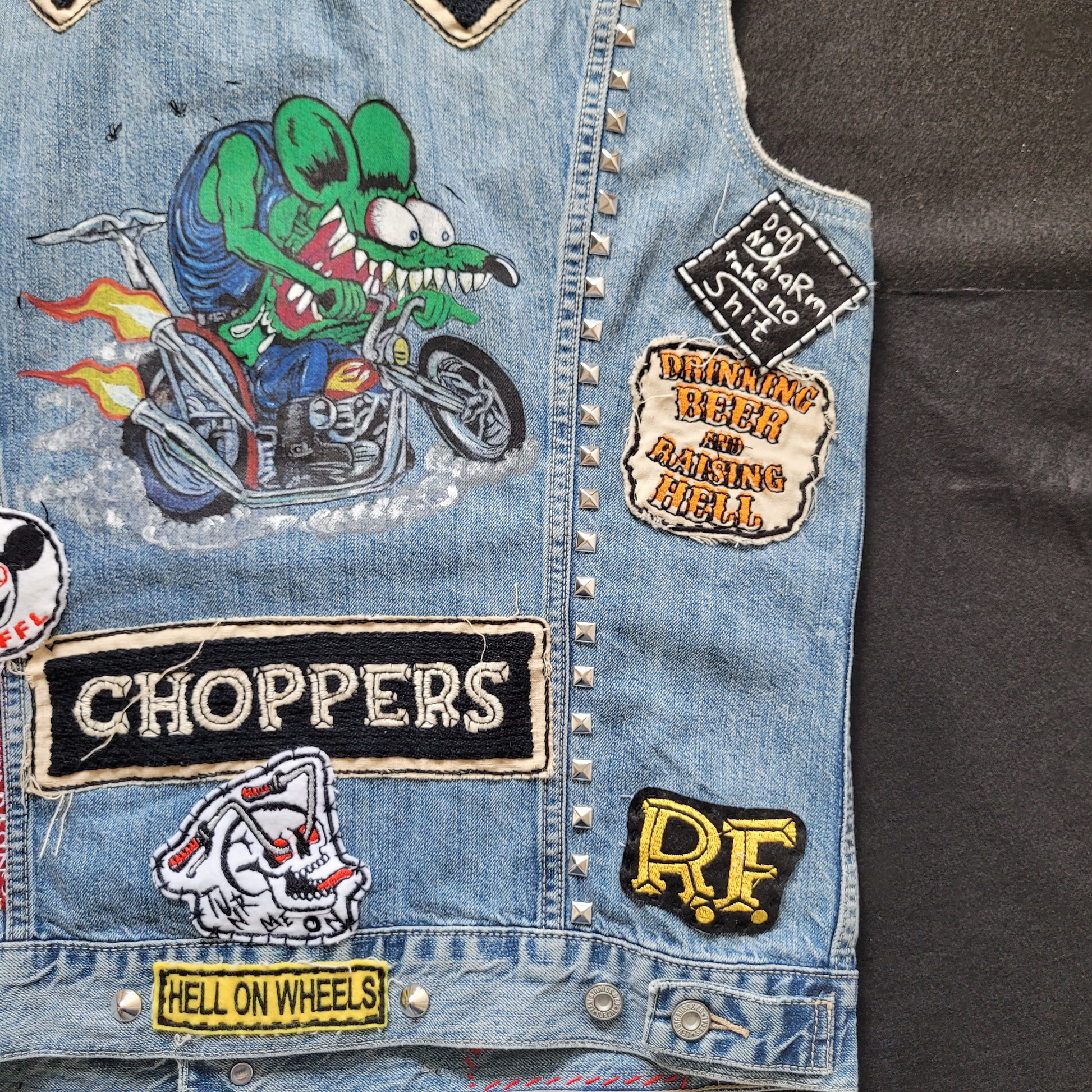 Handpainted Levi's Jacket "Rat Fink Choppers" / Veste sans manches Levi's peinte à la main - PUNK & COTON