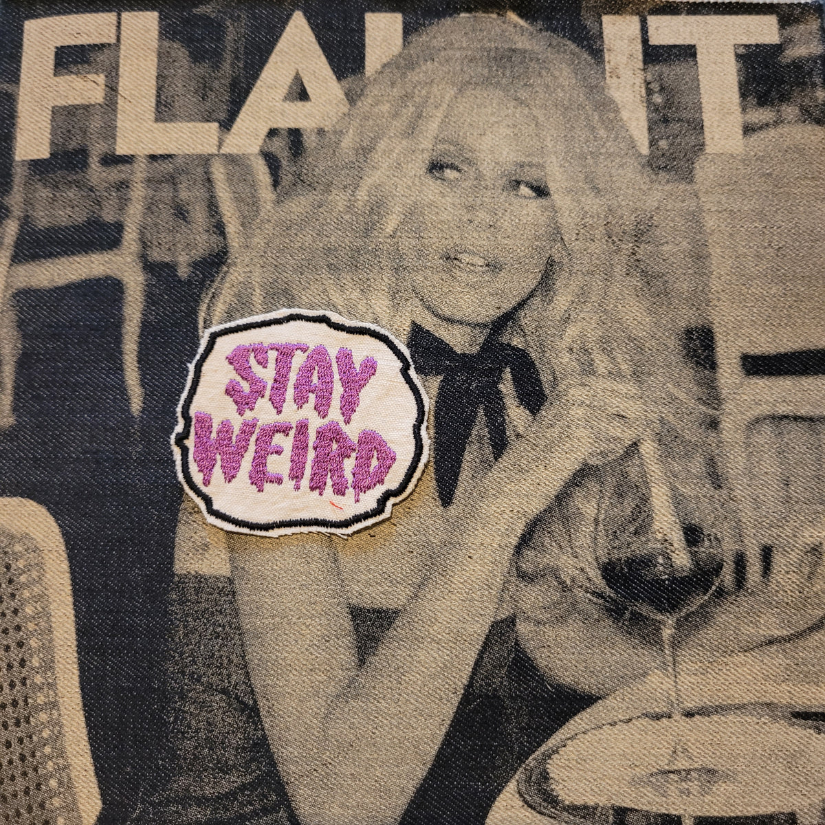 Patch Brodé "Stay weird" Version Purple EN VIEUX TISSU COTON