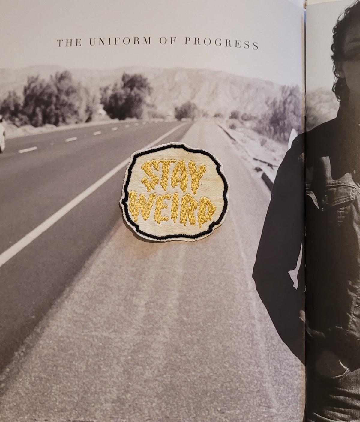 Patch Brodé "Stay weird" Version Gold EN VIEUX TISSU COTON