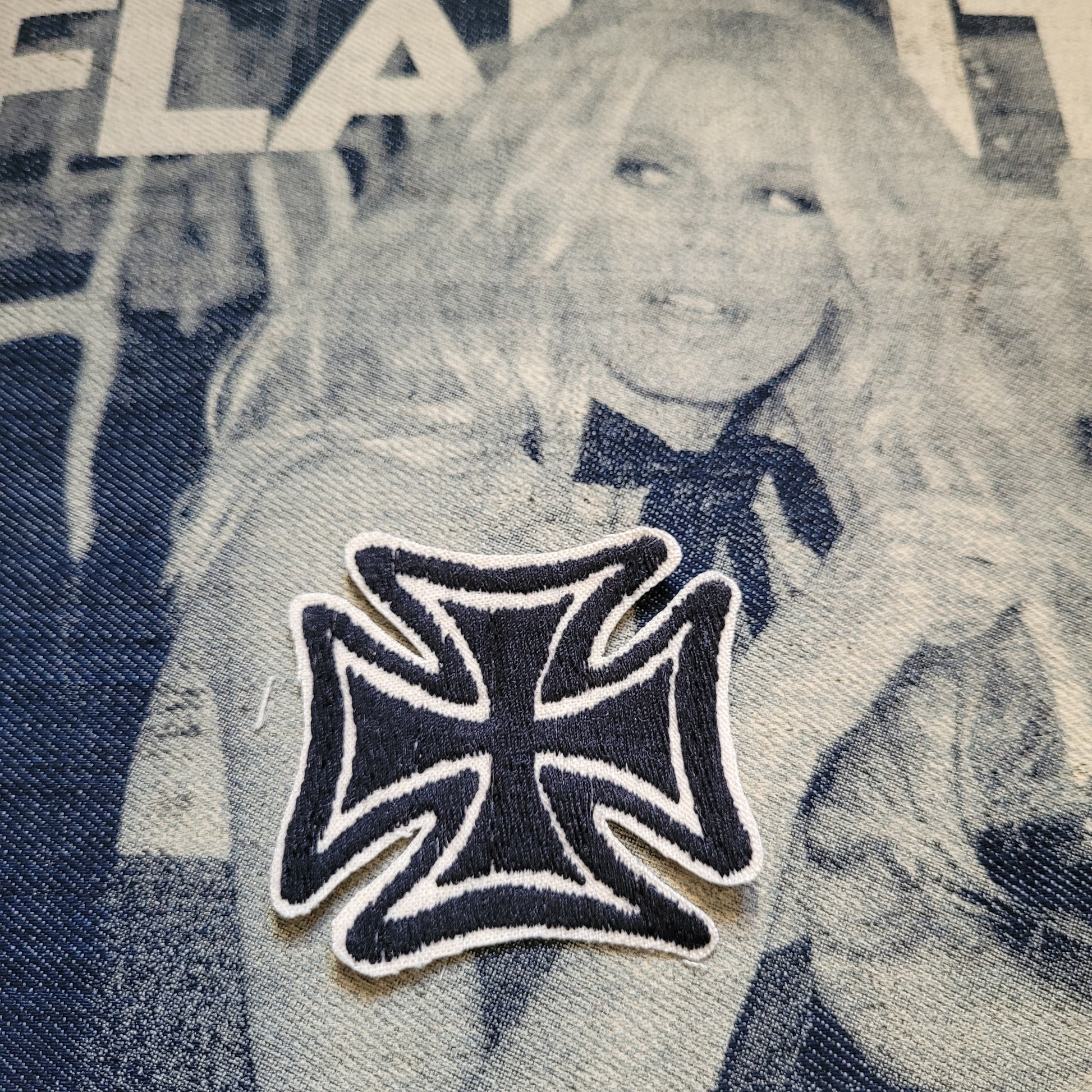 Patch Brodé "Iron cross"  no maltese cross, perfect on your cut SUR VIEUX TISSU COTON - PUNK & COTON