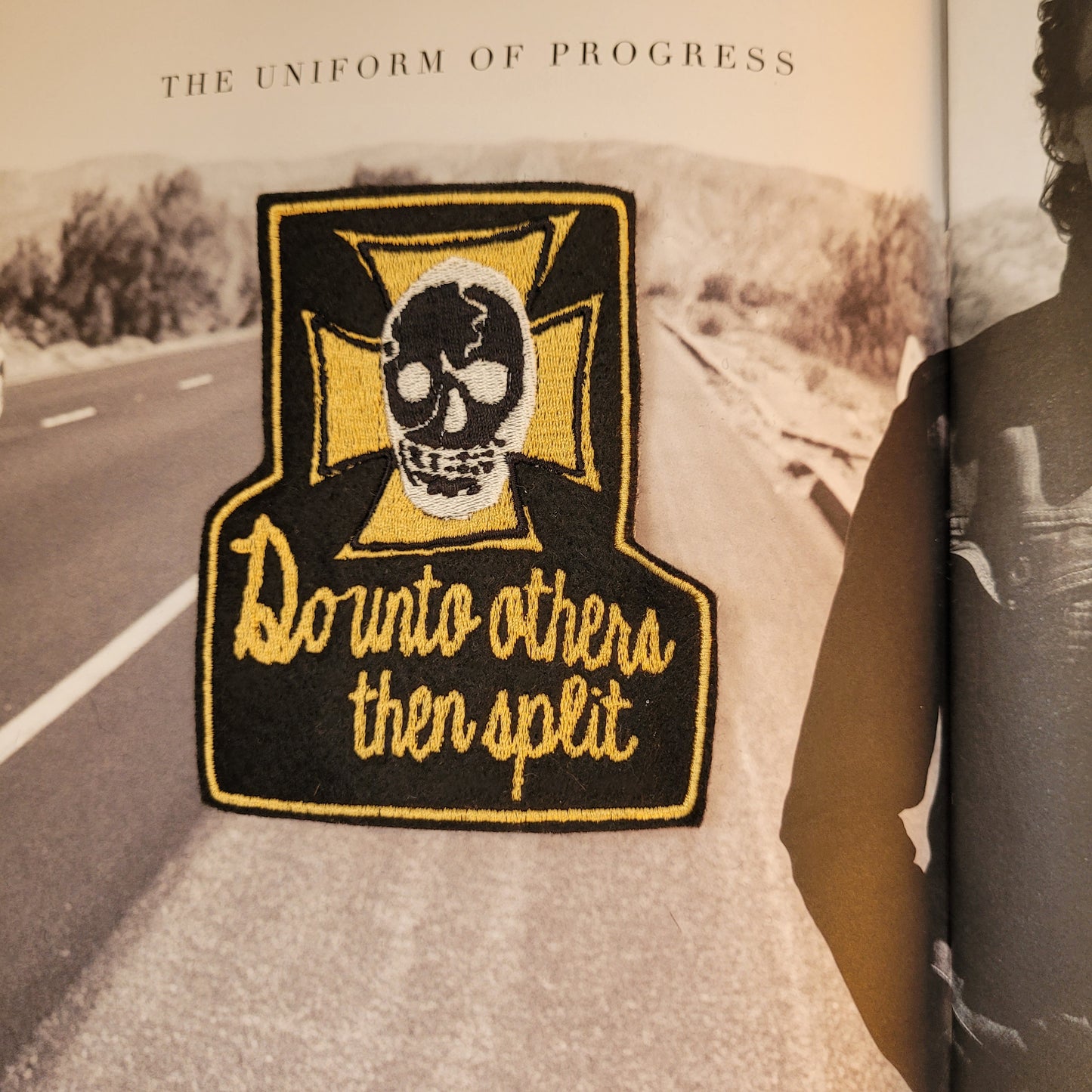 Patch Brodé Do Unto Others Then Split Version Black - PUNK & COTON