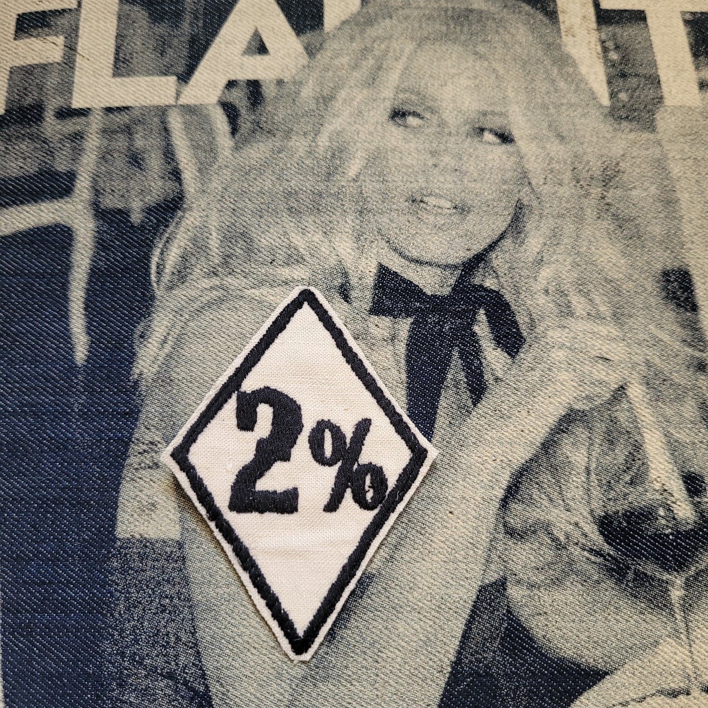 Patch Brodé "2%" EN VIEUX TISSU COTON - PUNK & COTON