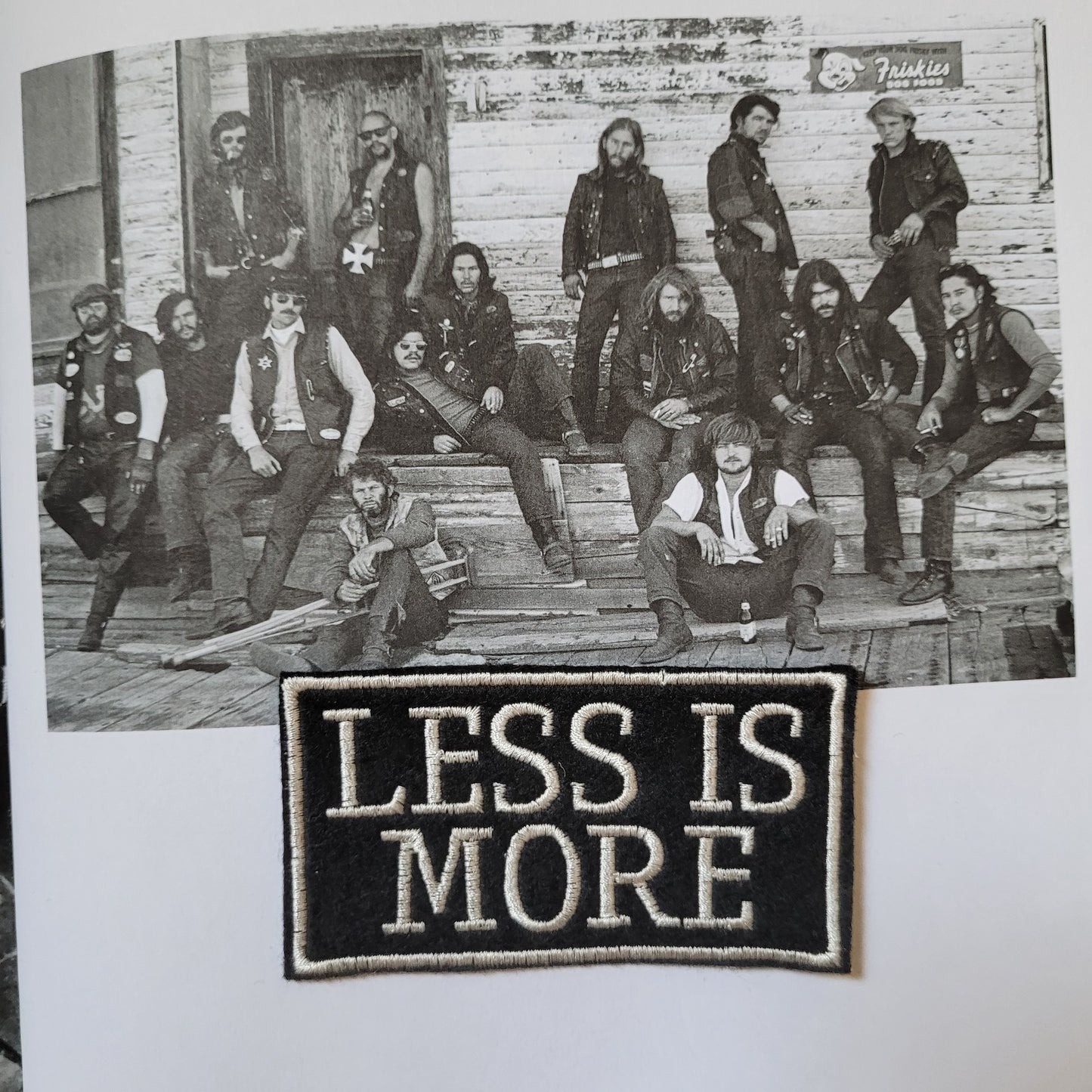 Patch Brodé "Less is More" ( version Fond Noir) - PUNK & COTON