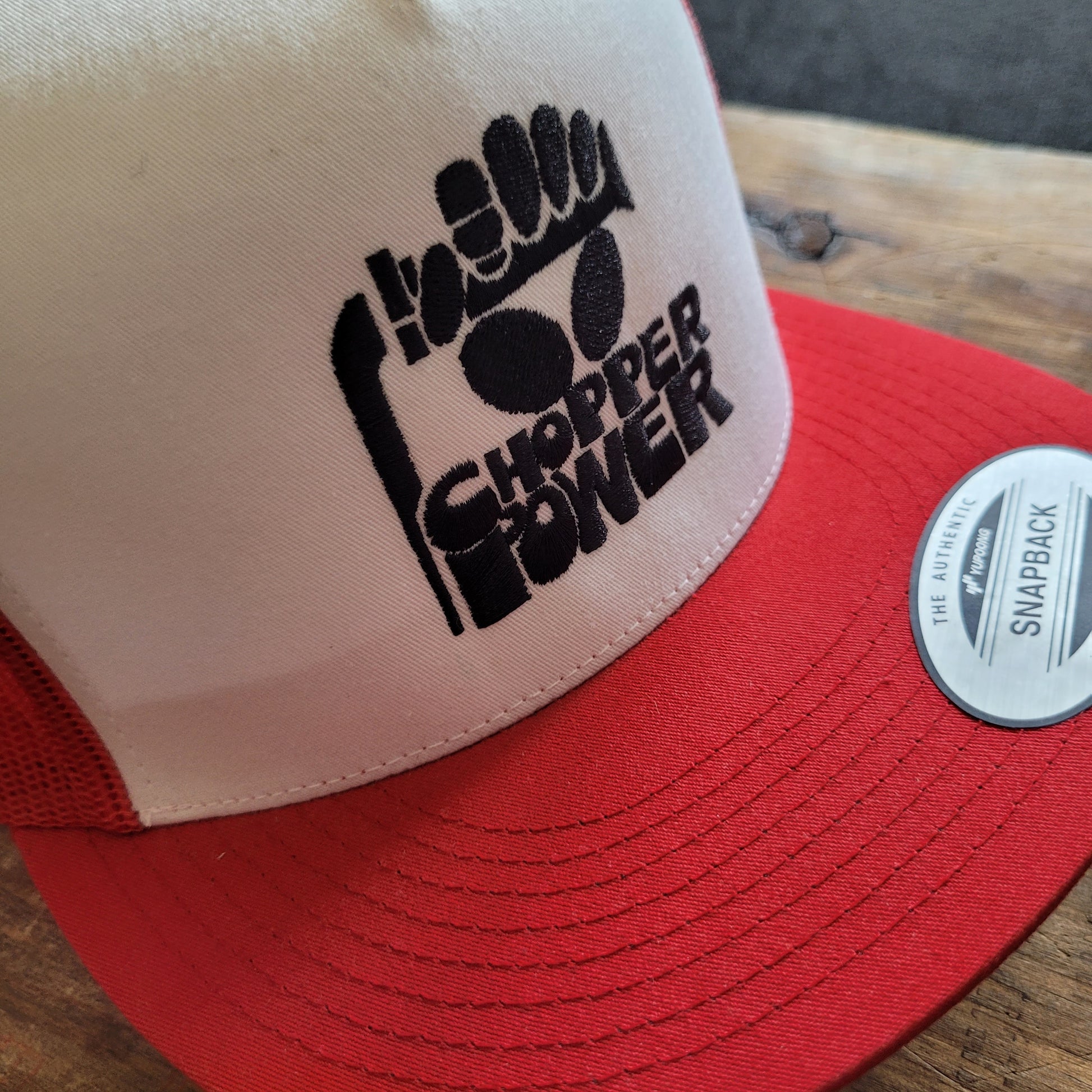 Trucker Cap  Brodé "CHOPPER POWER" Version Fond Blanc / Rouge - PUNK & COTON