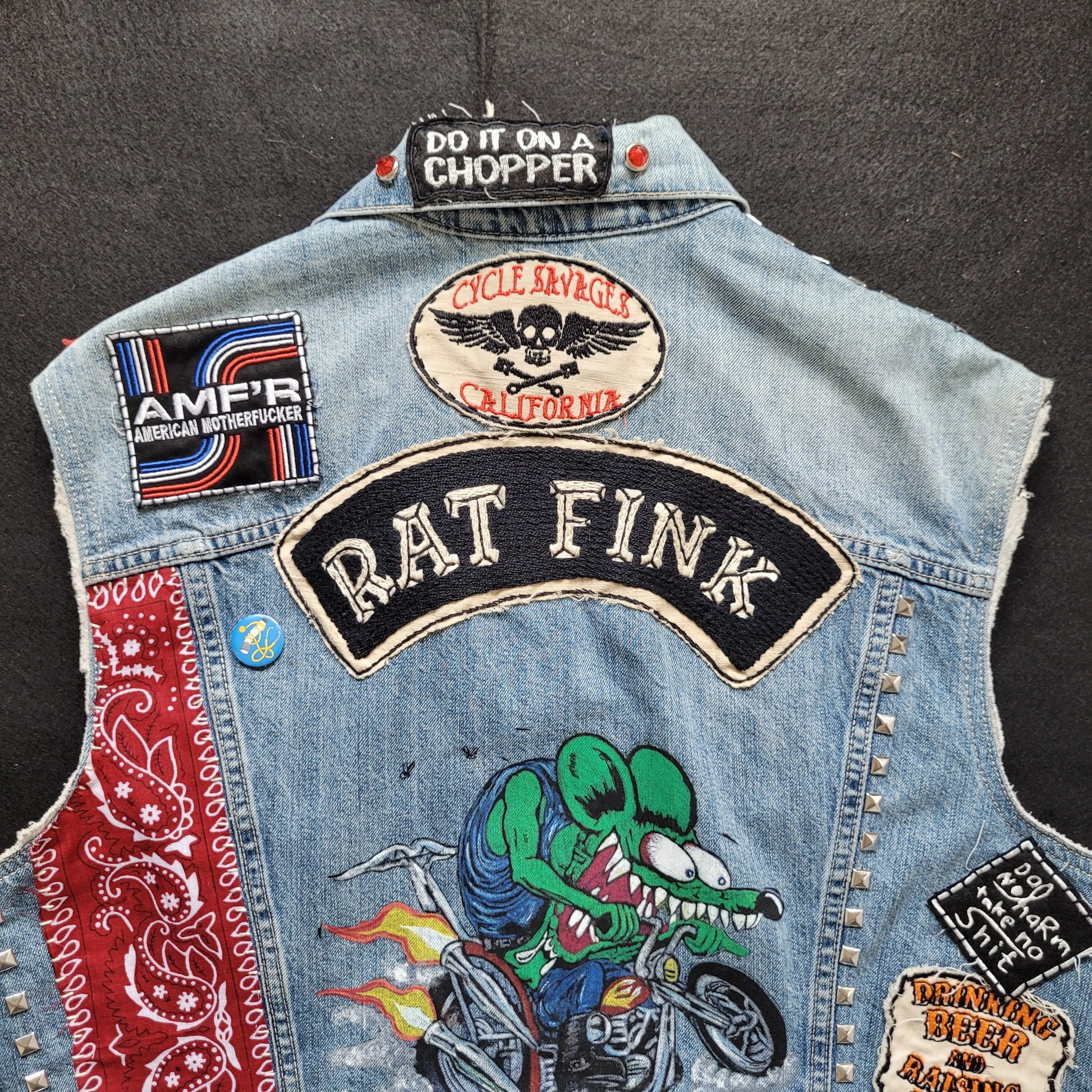 Handpainted Levi's Jacket "Rat Fink Choppers" / Veste sans manches Levi's peinte à la main - PUNK & COTON