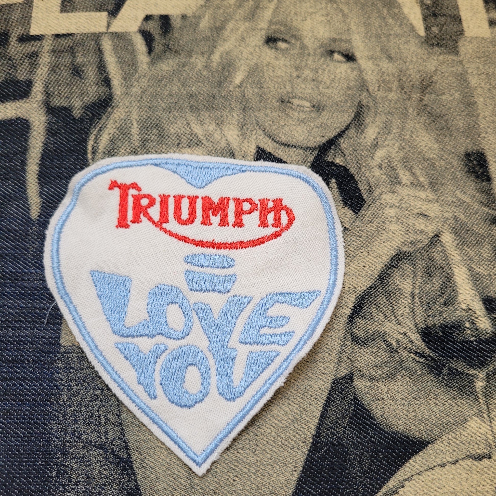 Patch Brodé "Triumph vintage HEART" EN VIEUX TISSU COTON - PUNK & COTON