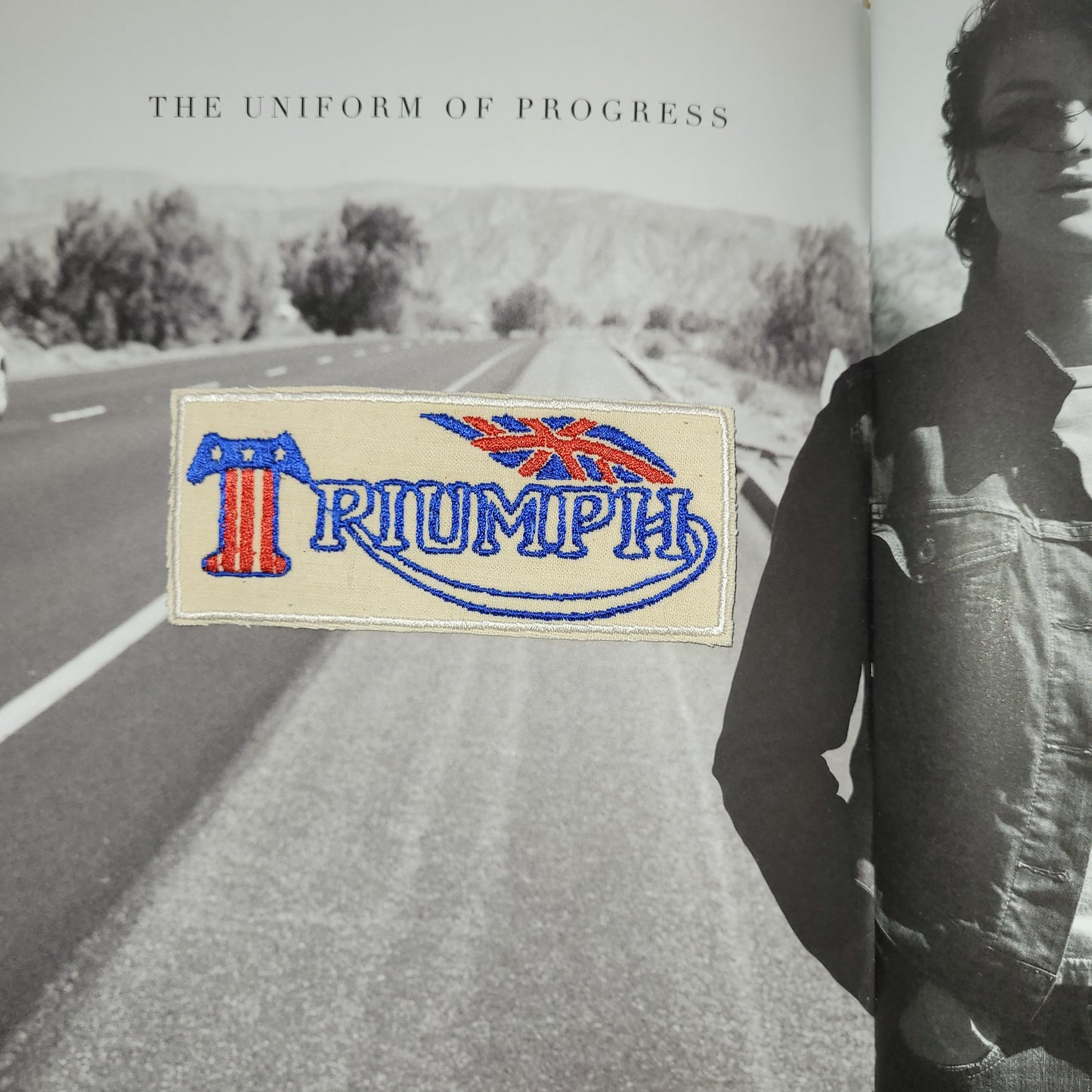 Patch Brodé "Triumph vintage" 1ère version rectangle blanc EN VIEUX TISSU COTON - PUNK & COTON