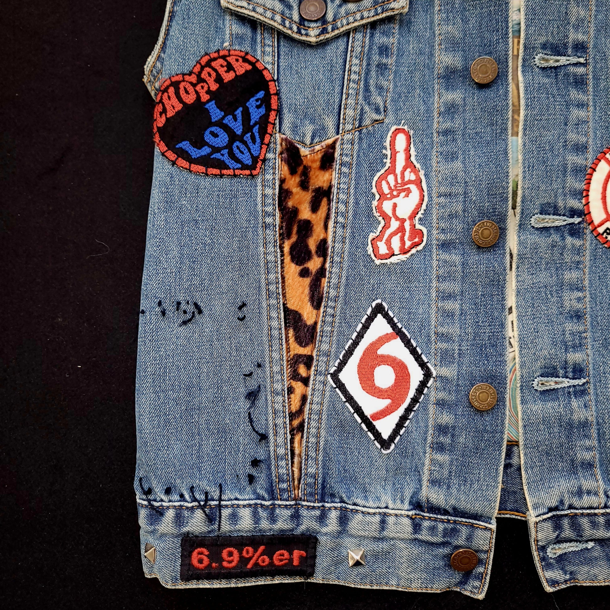 Biker gang cut handembroidered with sin printed liner/veste sans manche Levis avec broderie, patchs et doublure interne - PUNK & COTON