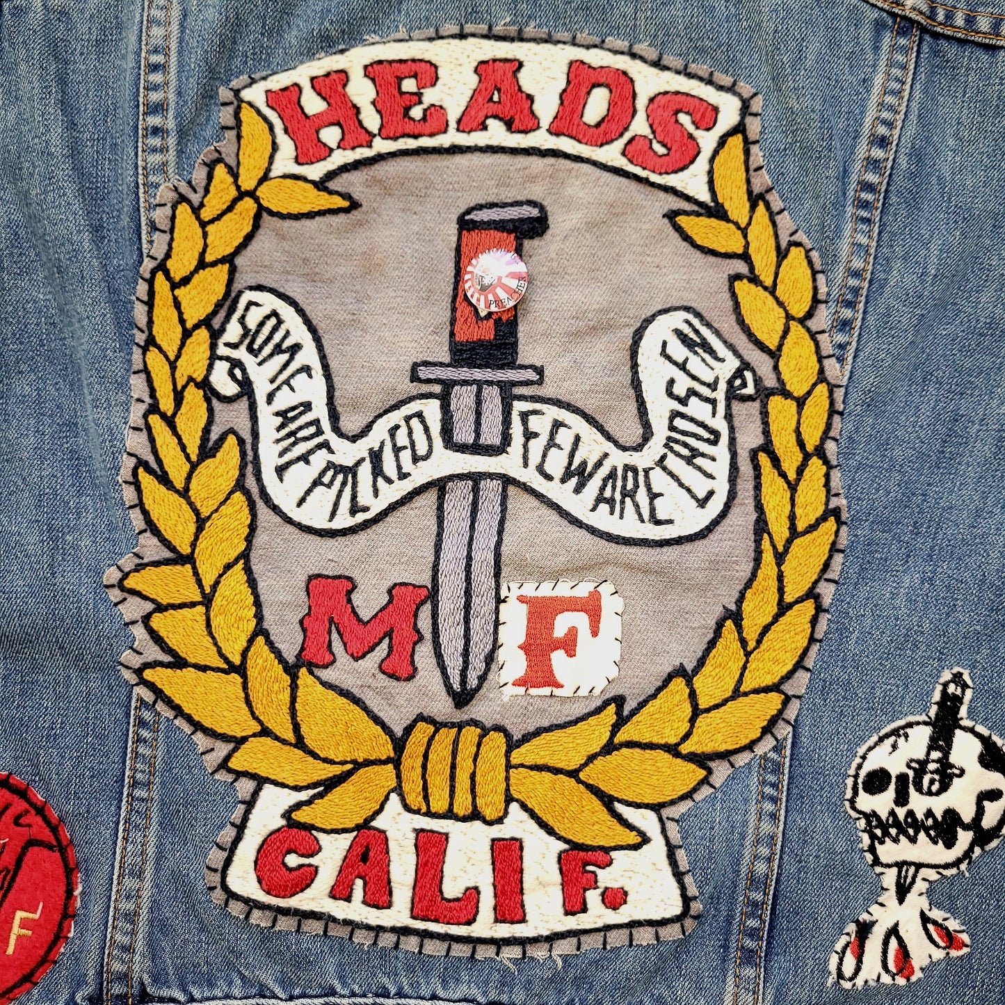 Biker gang cut handembroidered with sin printed liner/veste sans manche Levis avec broderie, patchs et doublure interne - PUNK & COTON