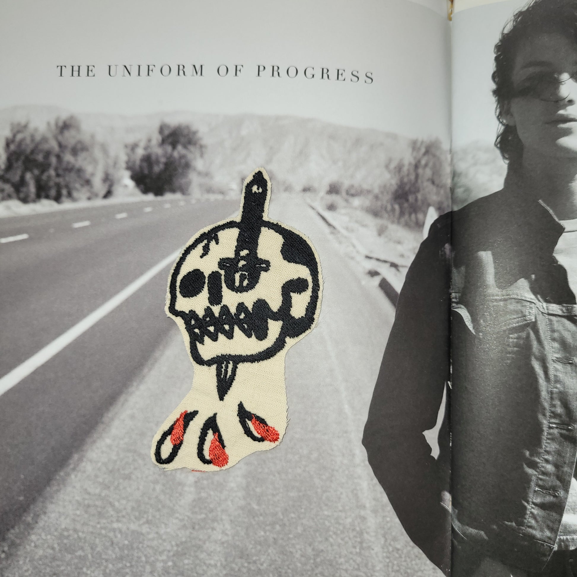 Patch Brodé "Knife in the eye"  vintage SUR VIEUX TISSU COTON - PUNK & COTON