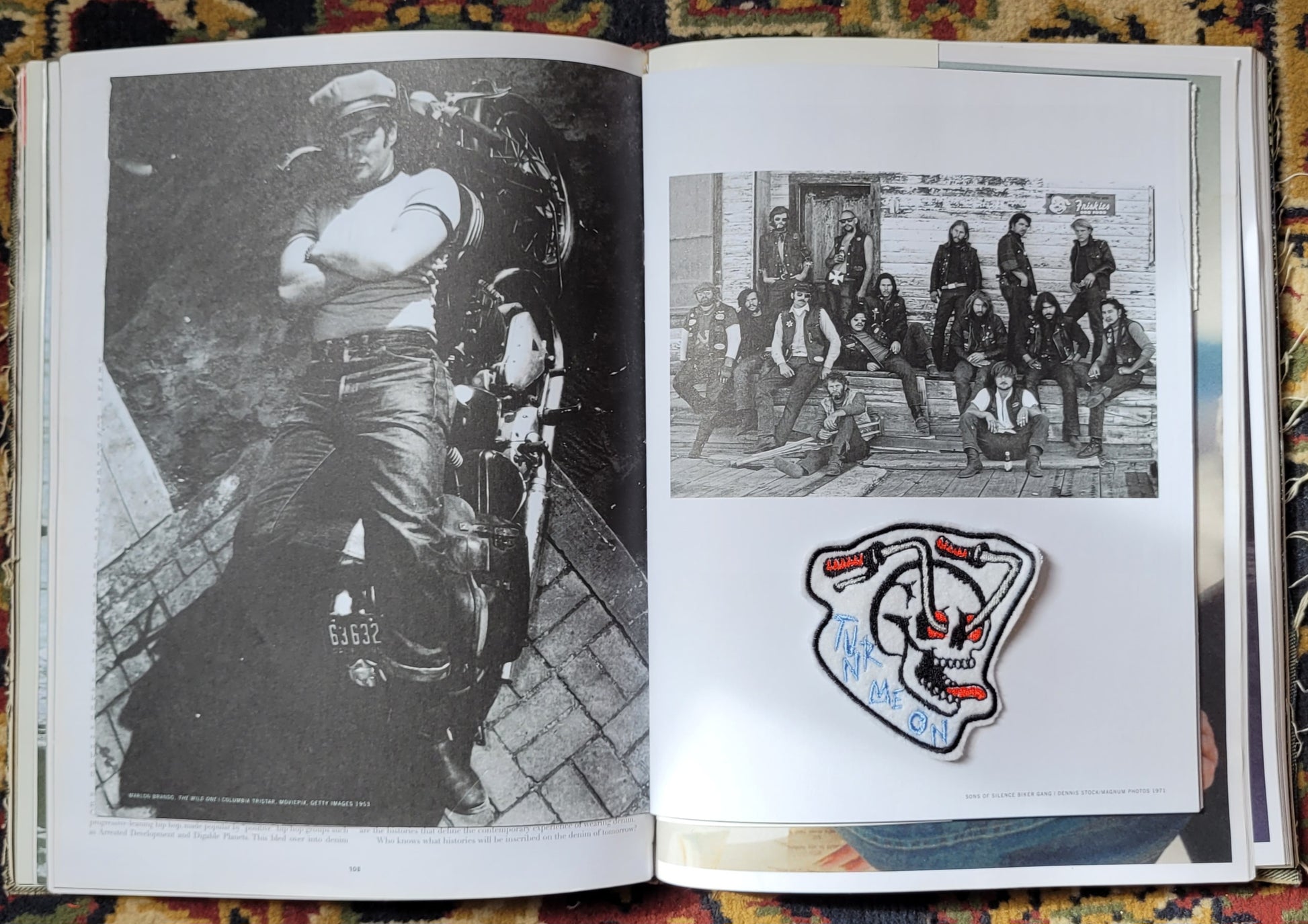 Patch brodé "Turn me on" version blue word - PUNK & COTON