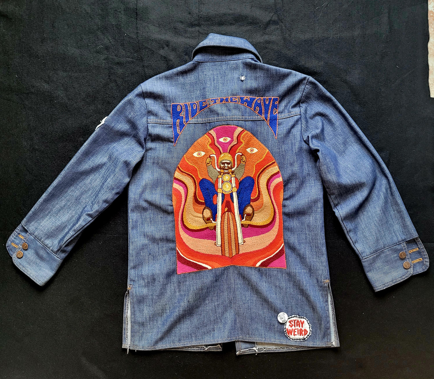 Veste sur-chemise années 70 brodée à la main  "Ride th Wave"  par Sophie Punk and Coton/ Handembroidery Jacket - PUNK & COTON