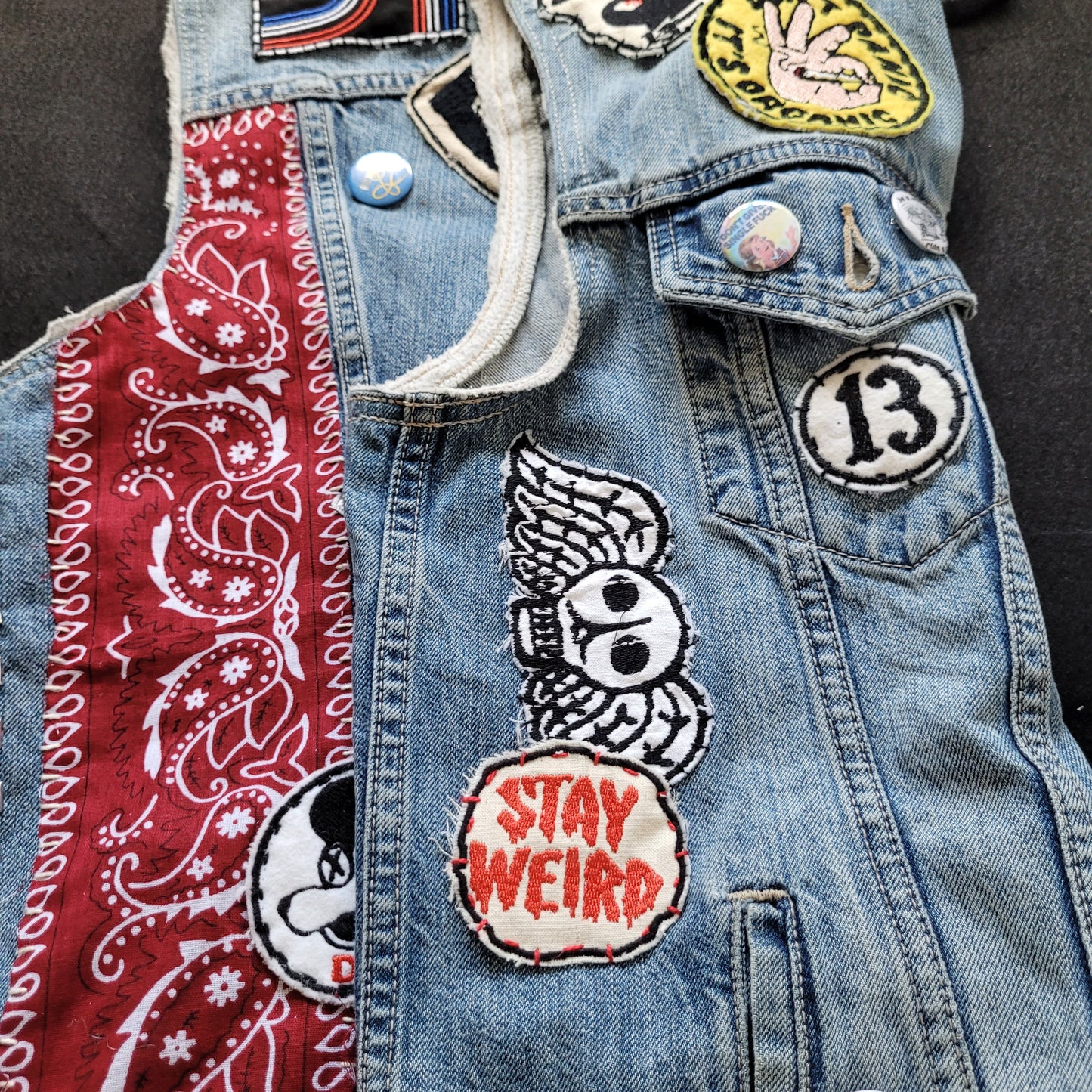 Handpainted Levi's Jacket "Rat Fink Choppers" / Veste sans manches Levi's peinte à la main - PUNK & COTON