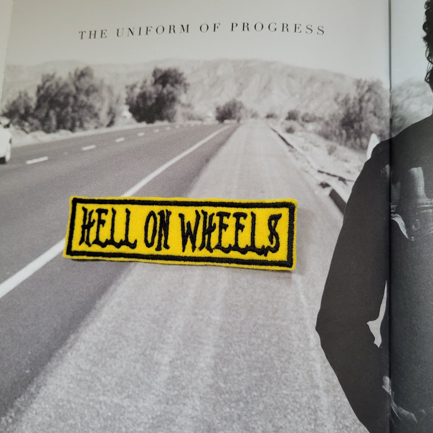Patch Brodé Hell On Wheels (Version GOTHIQUE  Noir & Jaune) - PUNK & COTON