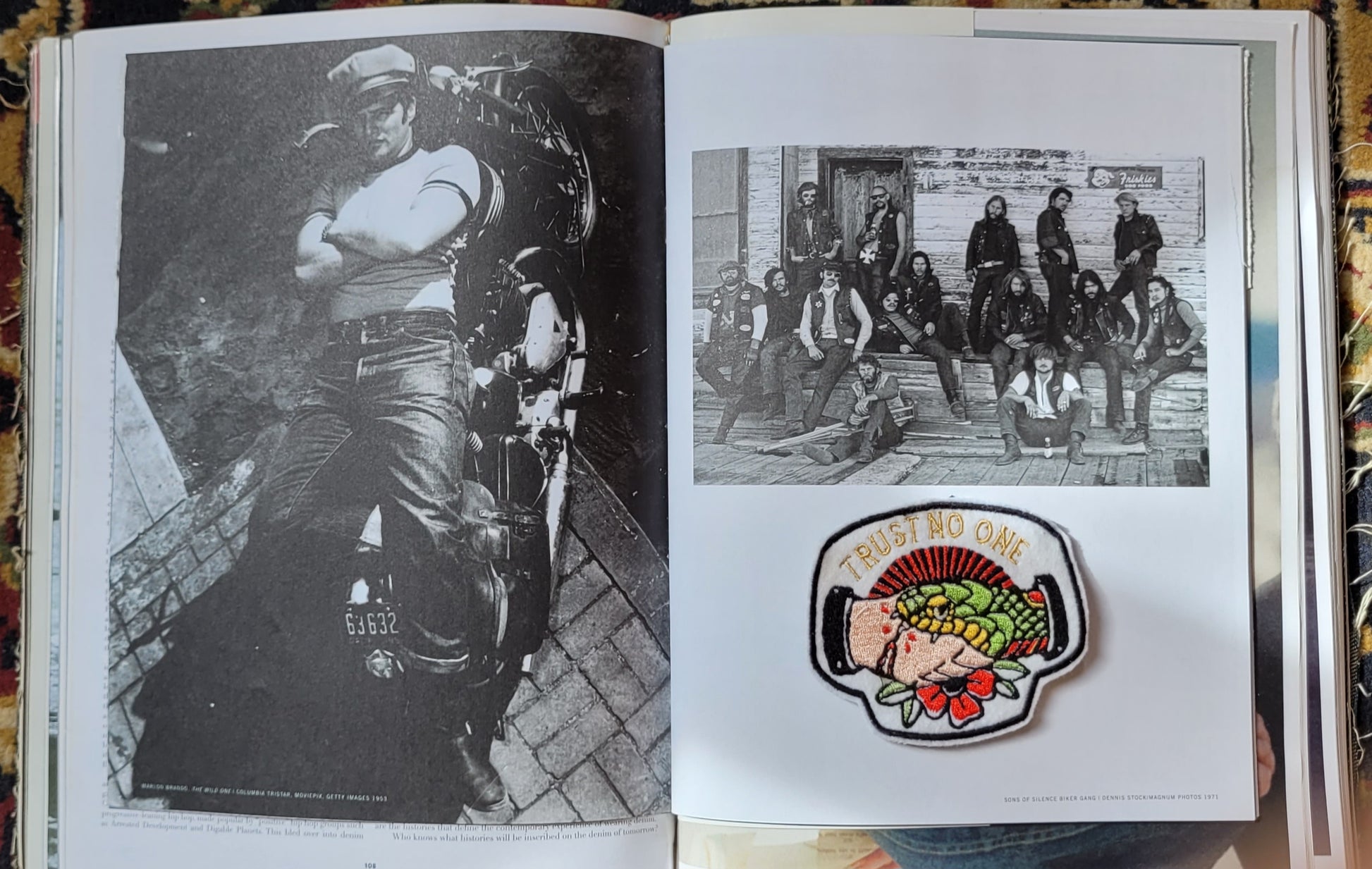 Patch brodé "Trust no one" - PUNK & COTON