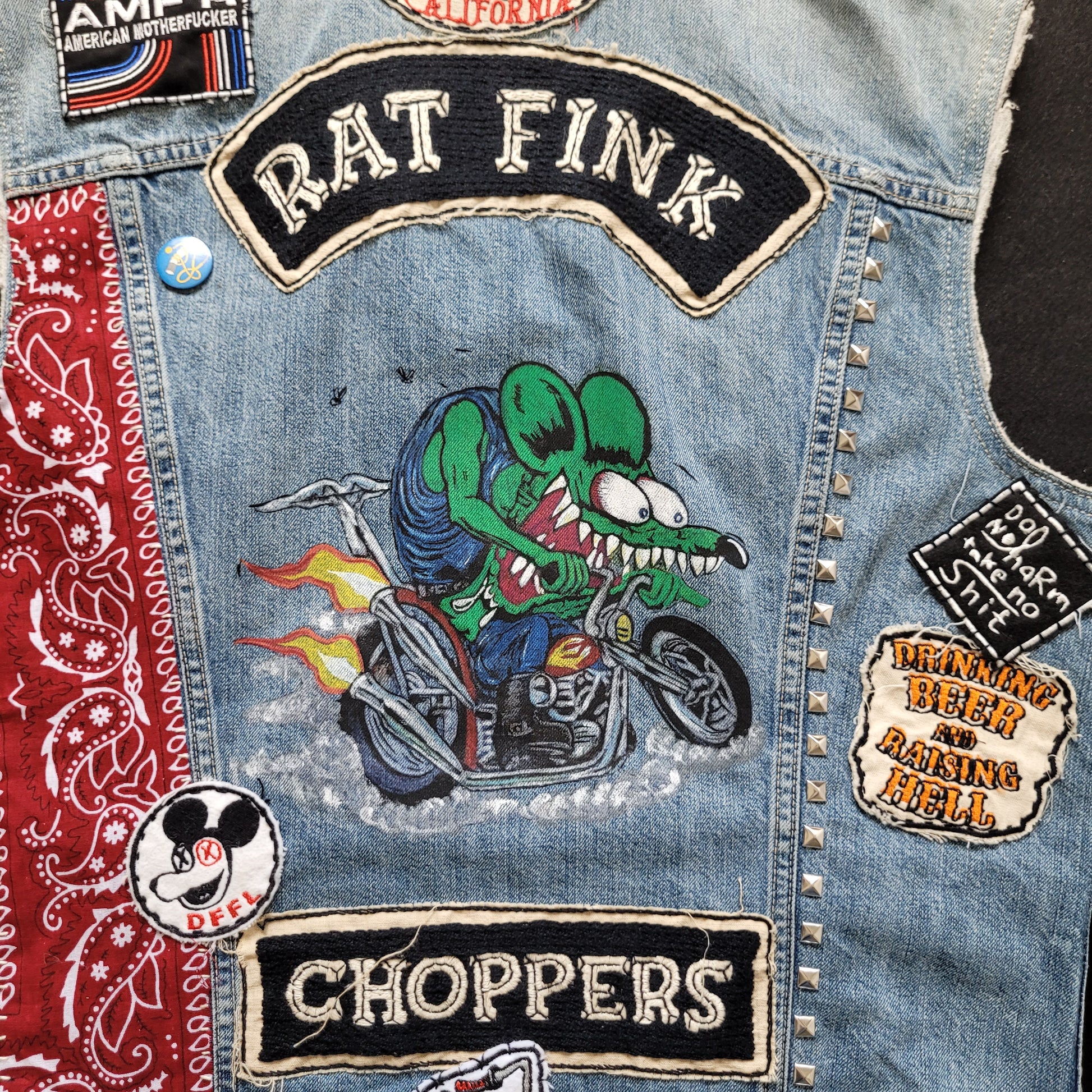 Handpainted Levi's Jacket "Rat Fink Choppers" / Veste sans manches Levi's peinte à la main - PUNK & COTON