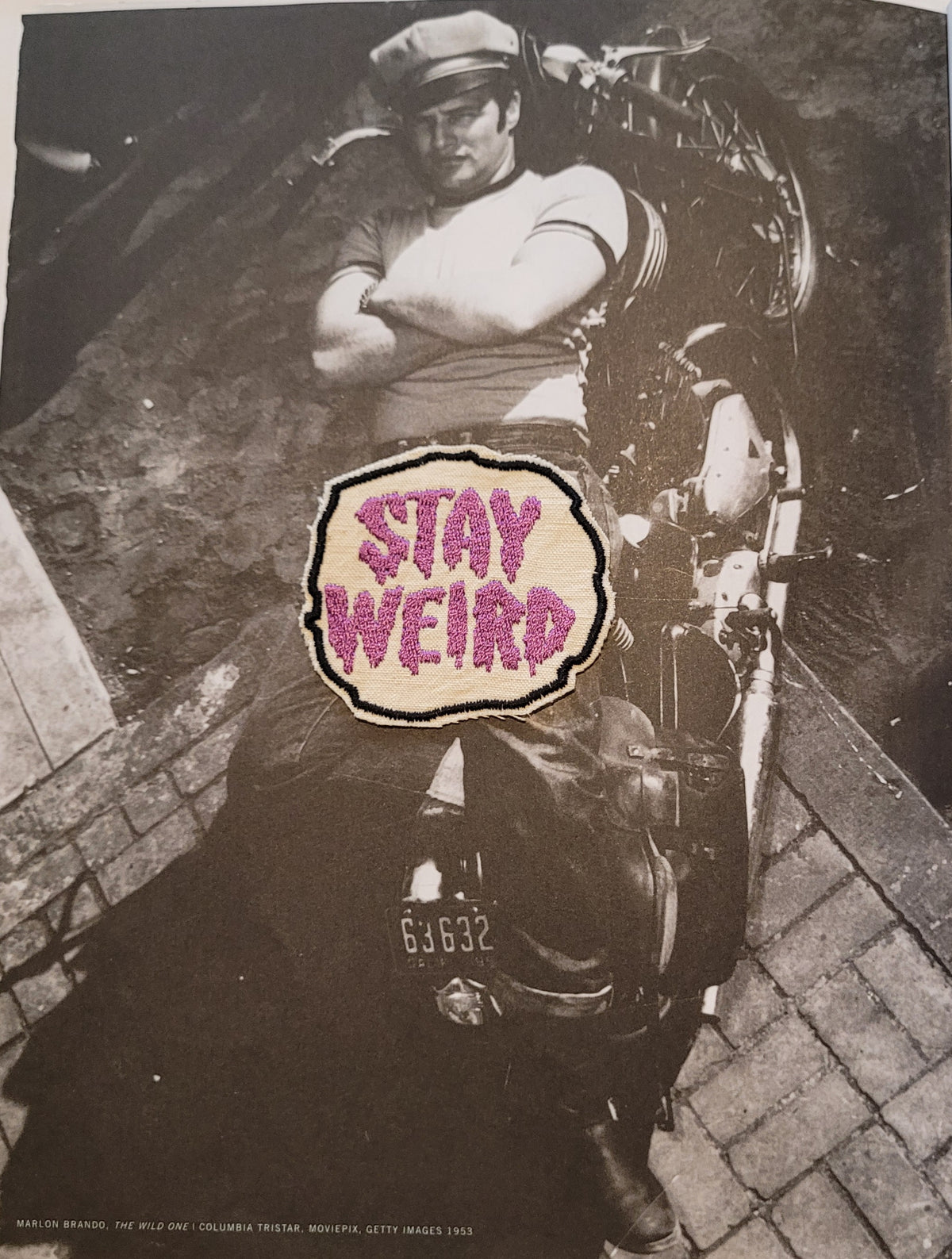 Patch Brodé "Stay weird" Version Purple EN VIEUX TISSU COTON