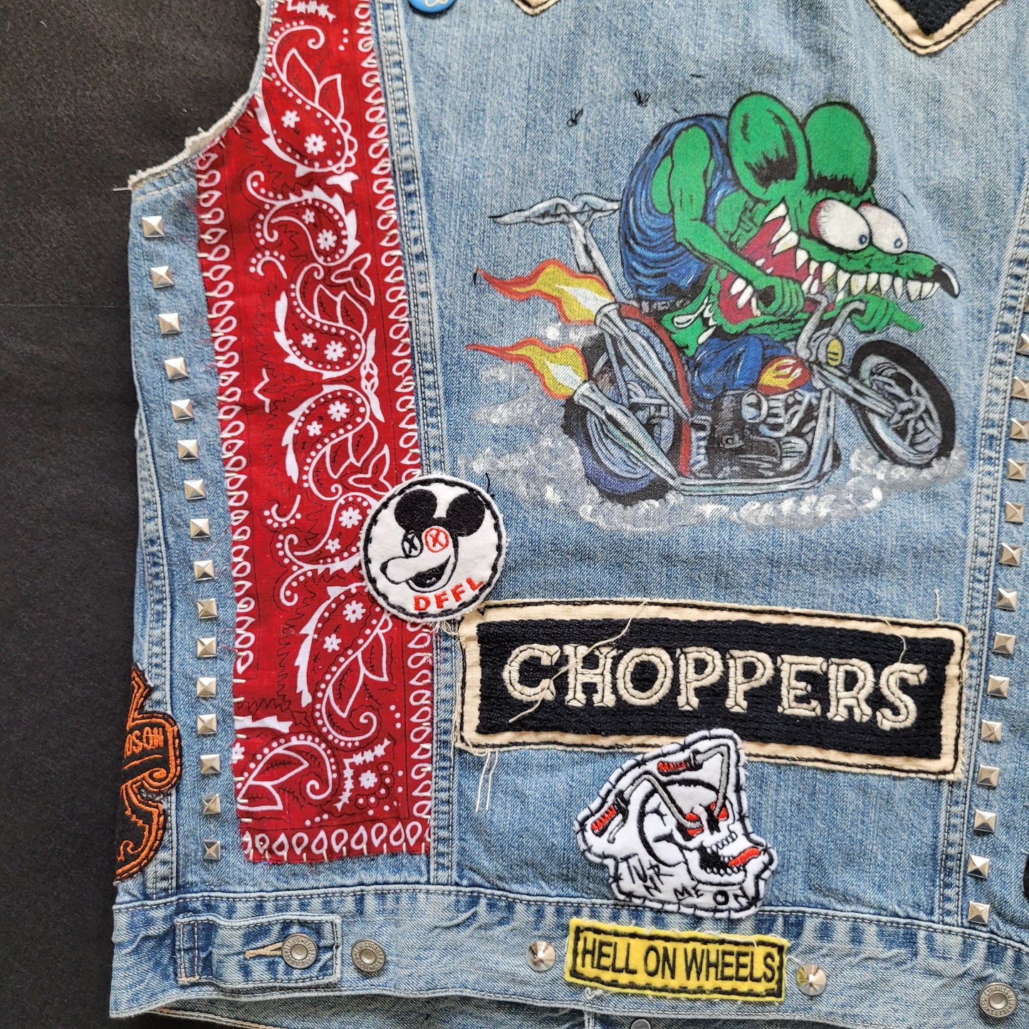 Handpainted Levi's Jacket "Rat Fink Choppers" / Veste sans manches Levi's peinte à la main - PUNK & COTON