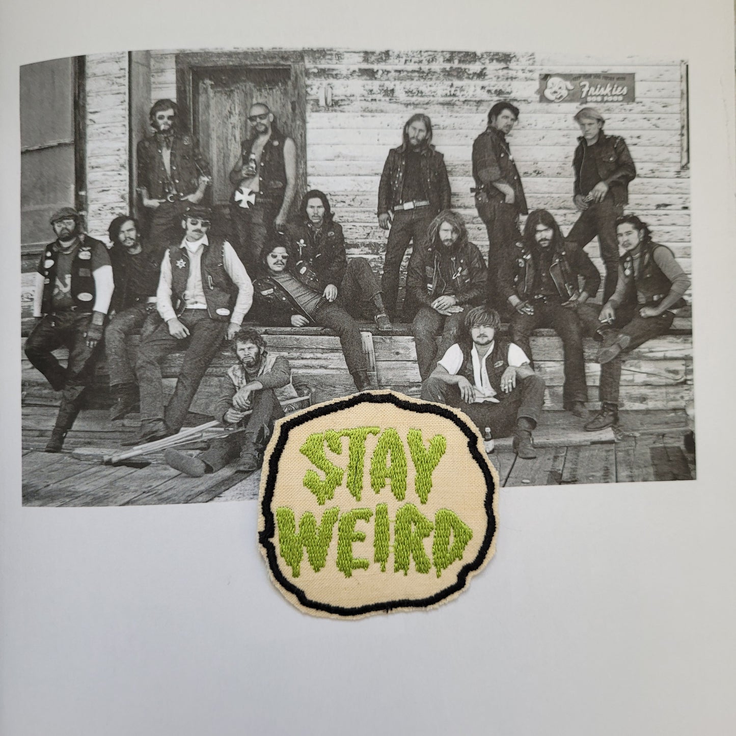 Patch Brodé "Stay weird" Version Vert EN VIEUX TISSU COTON - PUNK & COTON