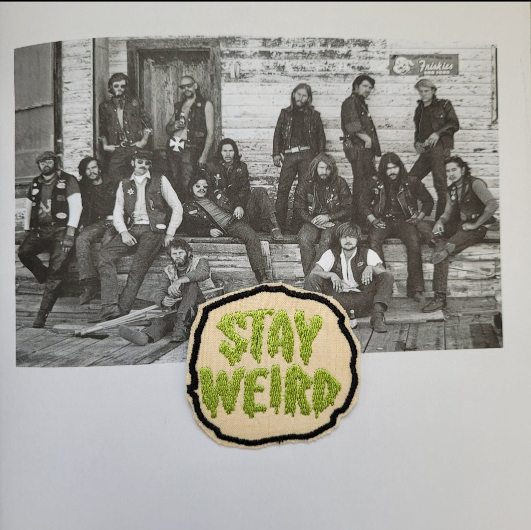 Patch Brodé "Stay weird" Version Vert EN VIEUX TISSU COTON