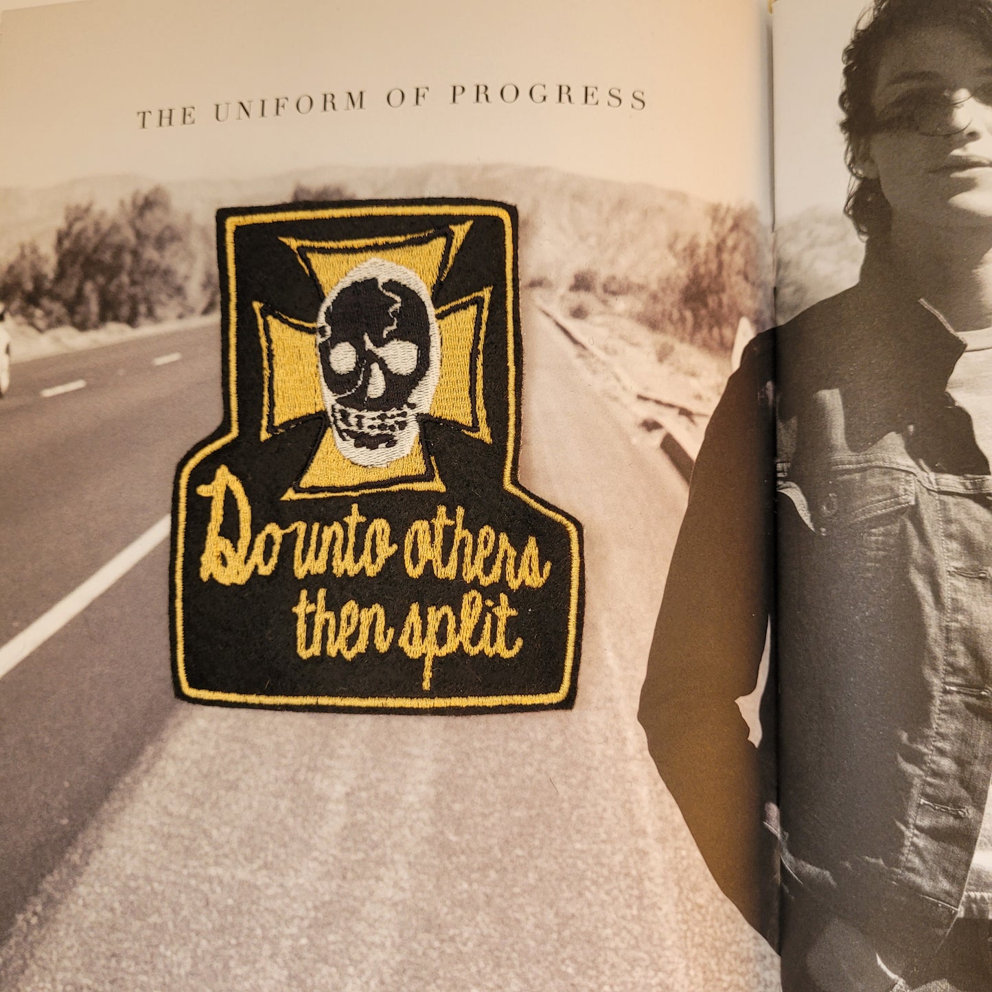 Patch Brodé Do Unto Others Then Split Version Black - PUNK & COTON