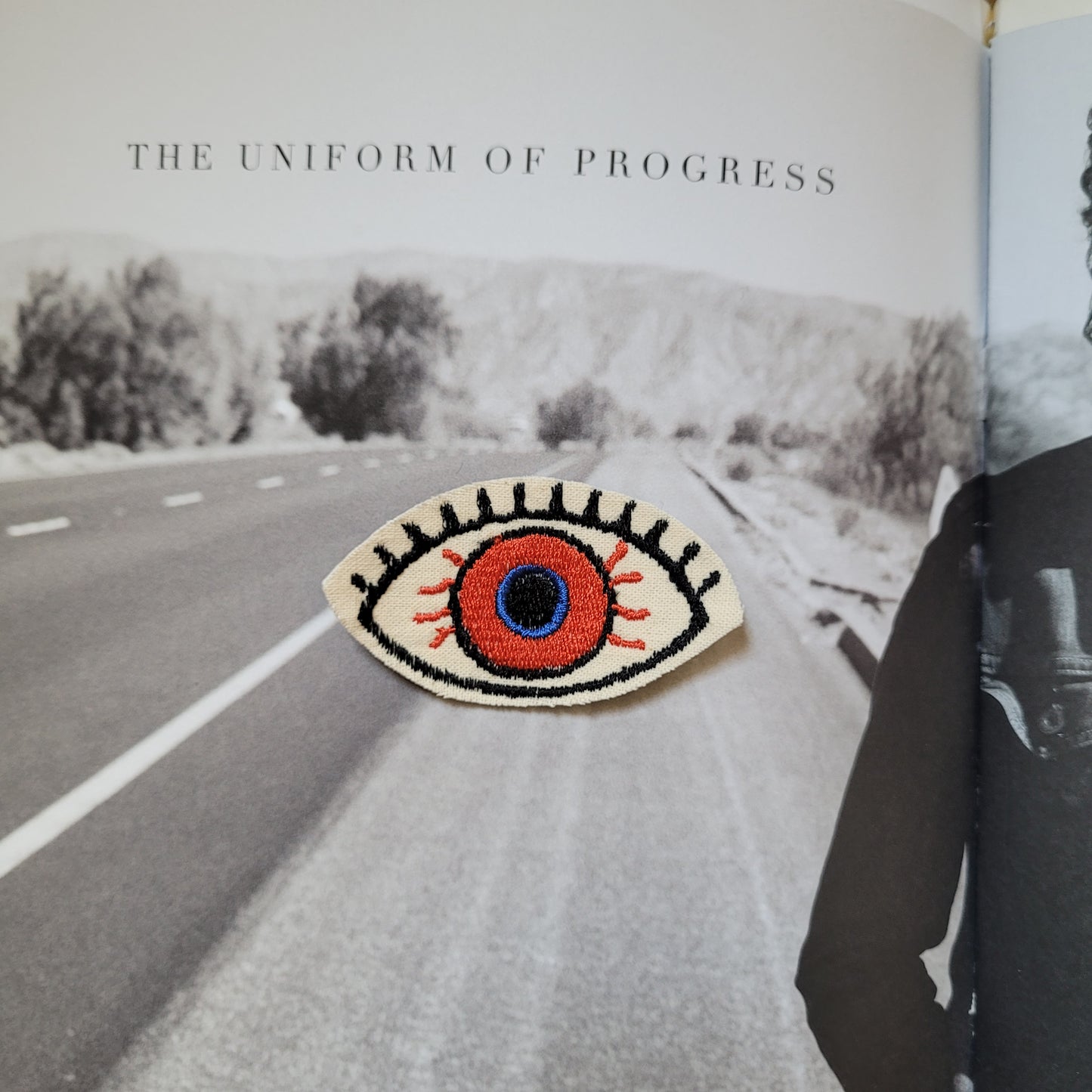 Parch Brodé "My Eye" sur vieux tissus - PUNK & COTON