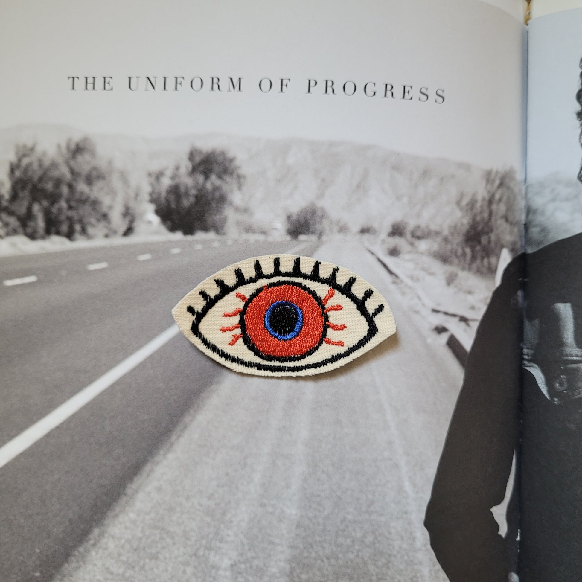 Parch Brodé "My Eye" sur vieux tissus - PUNK & COTON