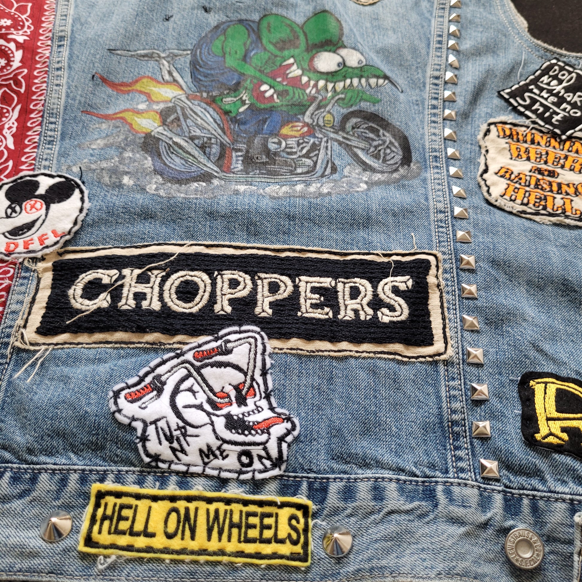 Handpainted Levi's Jacket "Rat Fink Choppers" / Veste sans manches Levi's peinte à la main - PUNK & COTON