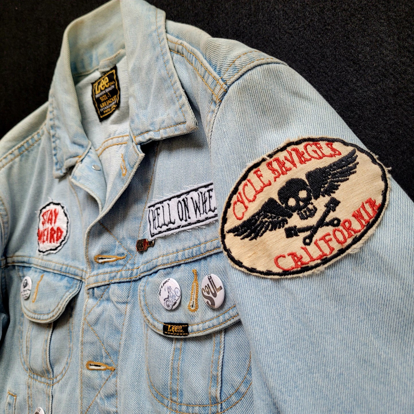 Handpainted Lee "Blacklight Chopper Motorcycle " in memory by Barry Lynn Hanson 1972 signed by the Shop Punk and Coton & Sophie - PUNK & COTON