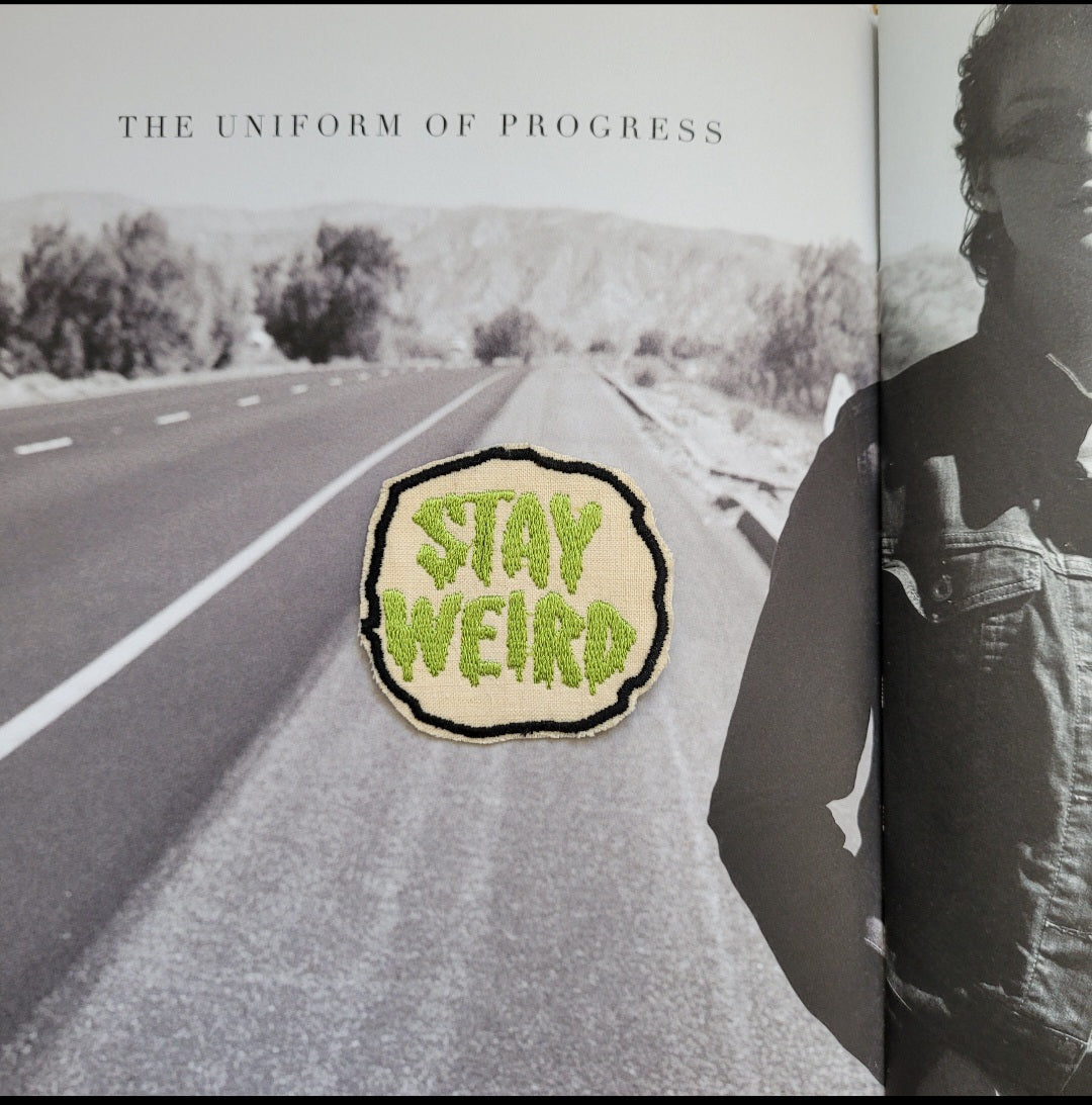 Patch Brodé "Stay weird" Version Vert EN VIEUX TISSU COTON