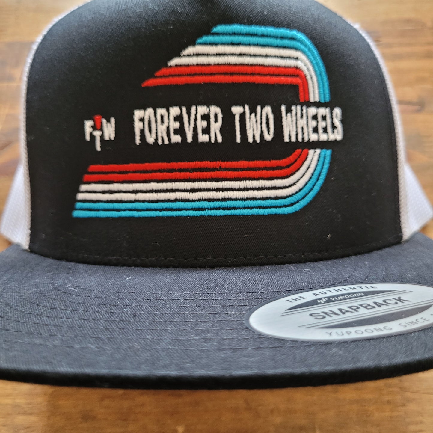 Trucker Cap  Brodé "FOREVER TWO WHEELS" Version Fond Noir / Blanc - PUNK & COTON