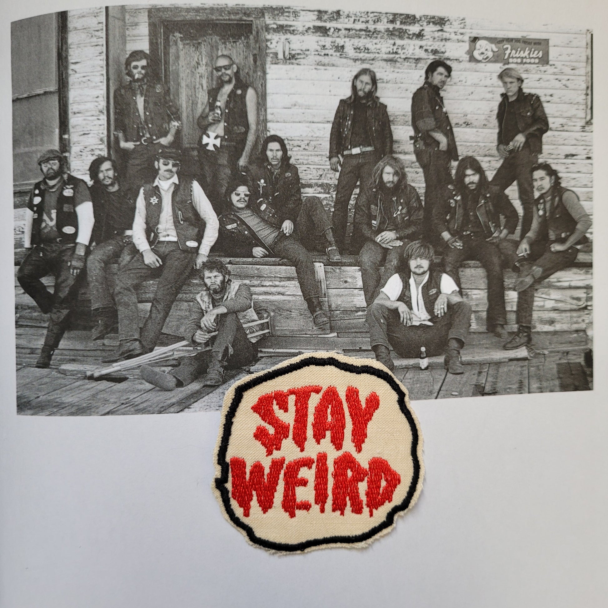 Patch Brodé "Stay weird" Version rouge EN VIEUX TISSU COTON - PUNK & COTON