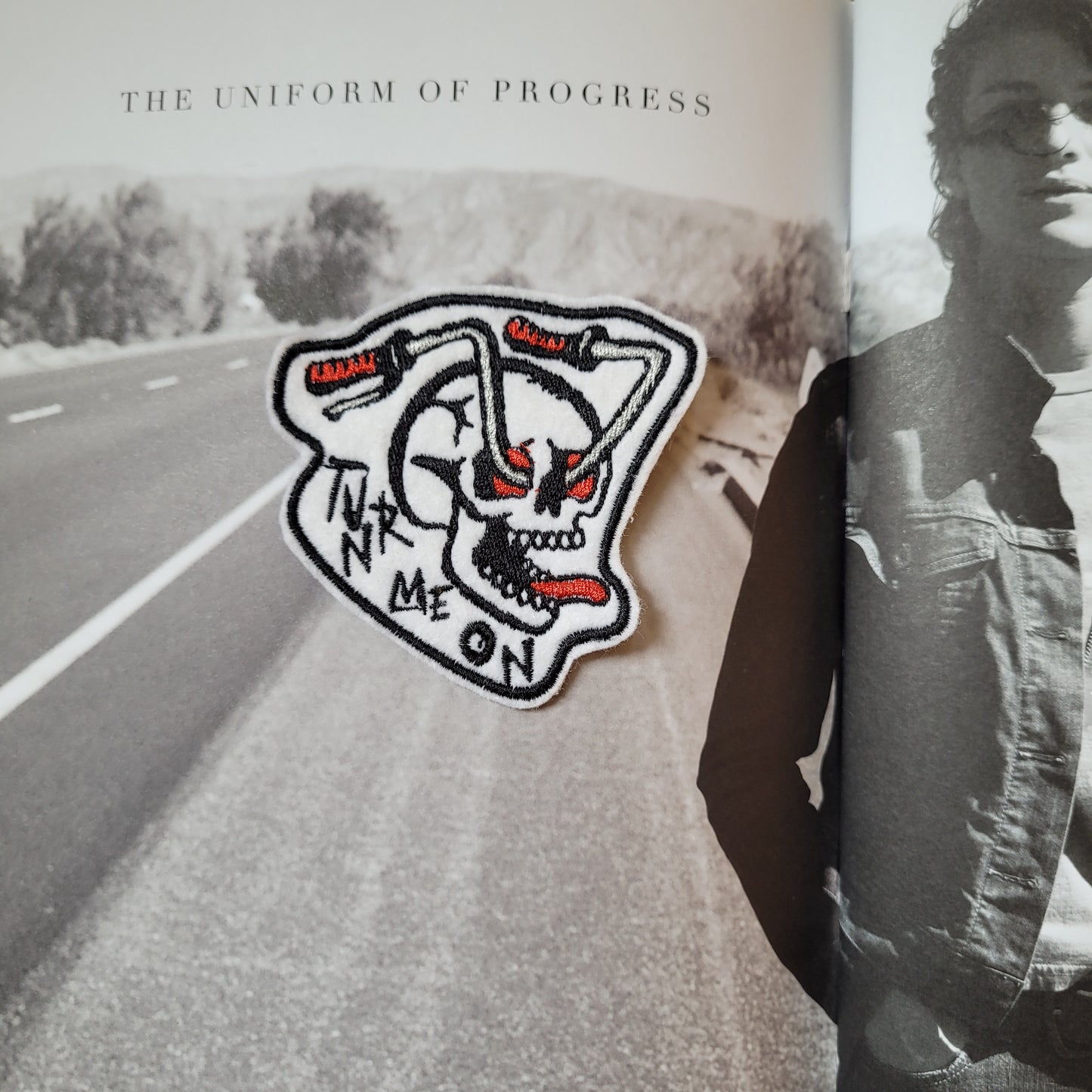 Patch brodé "Turn me on" version black word - PUNK & COTON