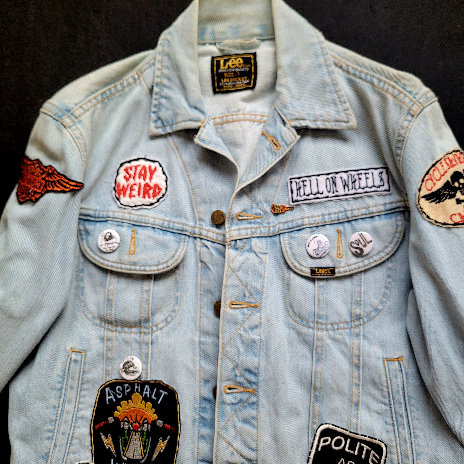 Handpainted Lee "Blacklight Chopper Motorcycle " in memory by Barry Lynn Hanson 1972 signed by the Shop Punk and Coton & Sophie - PUNK & COTON